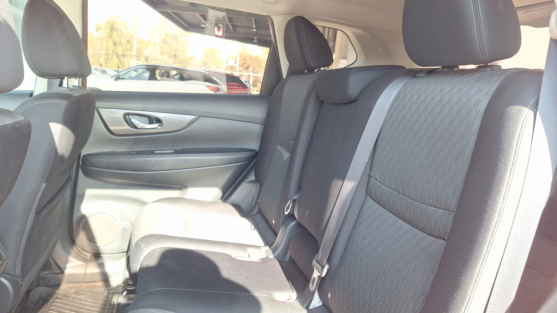 Nissan X-Trail — foto 13 de 15