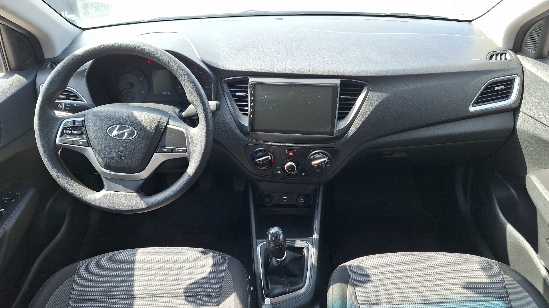 Hyundai Accent — foto 6 de 15