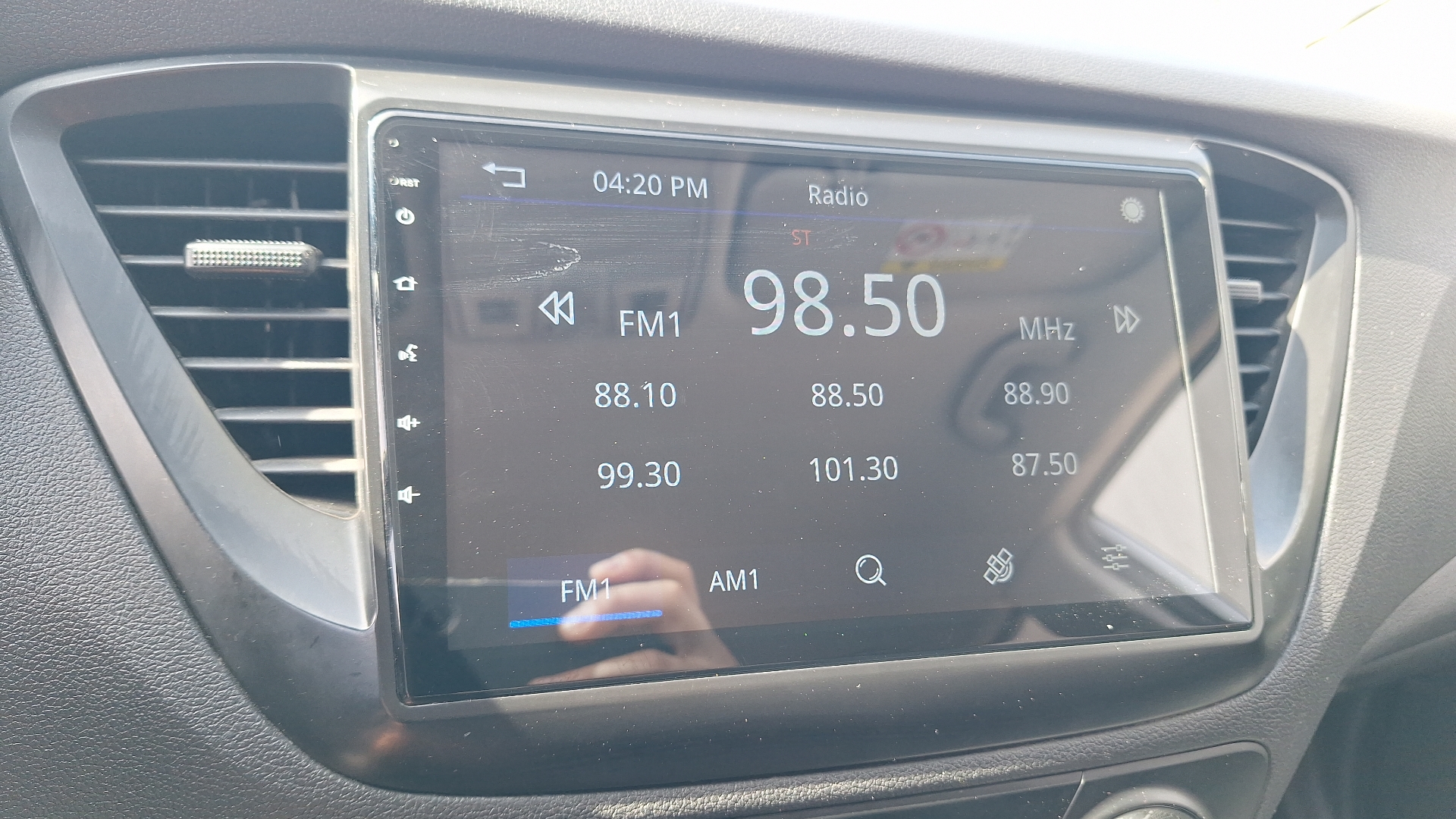 Hyundai Accent — foto 10 de 15
