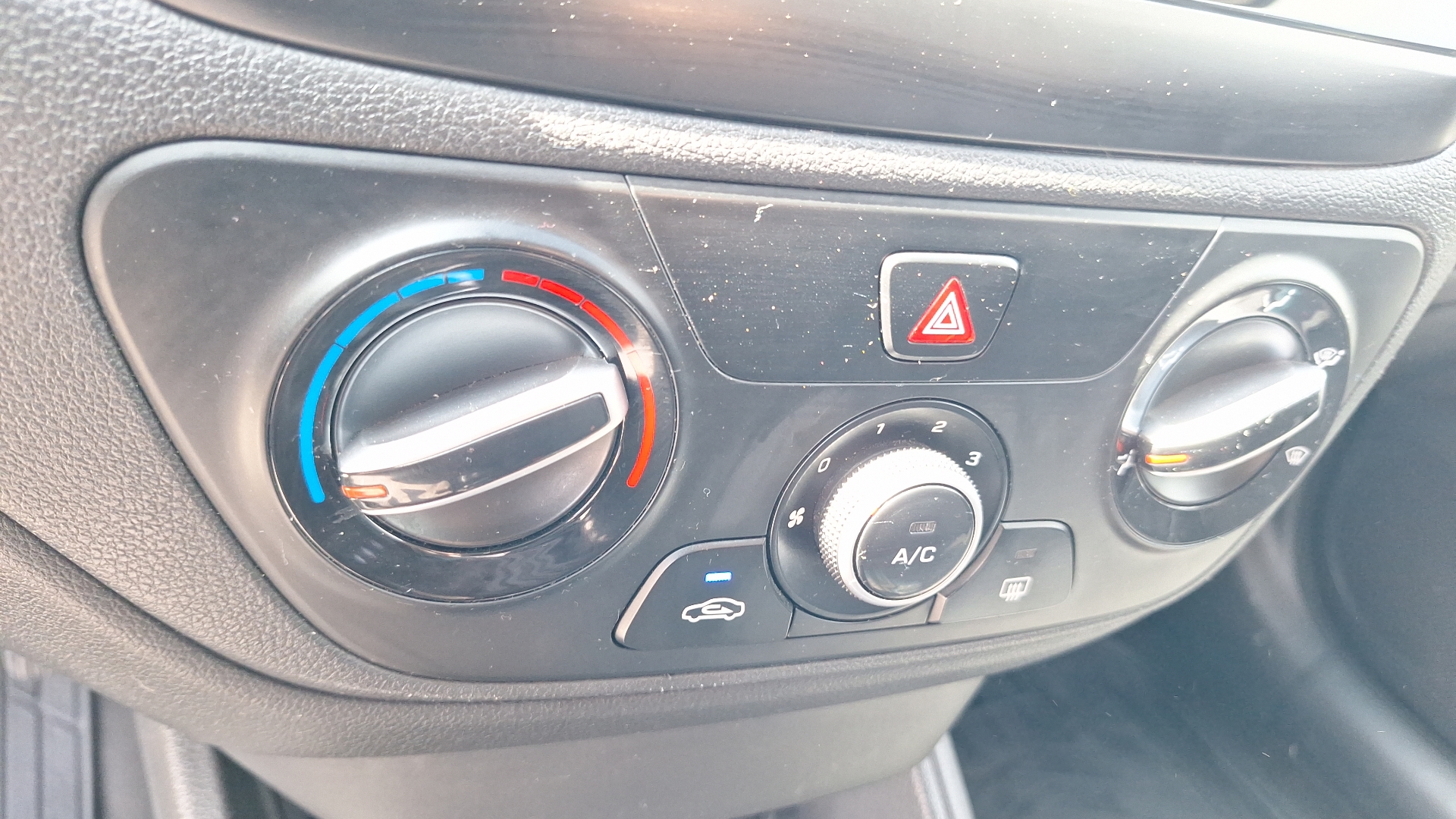 Hyundai Accent — foto 15 de 15