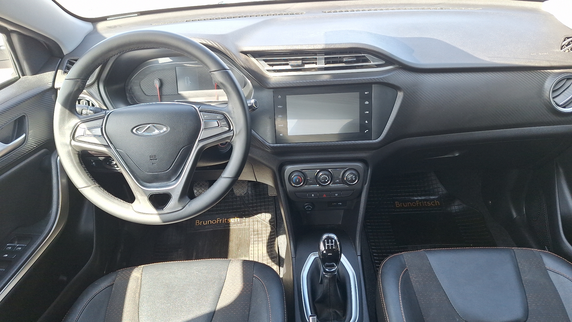 Chery Tiggo 2 — foto 6 de 15