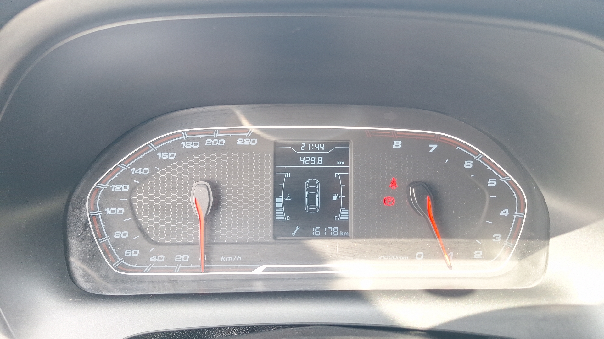 Chery Tiggo 2 — foto 9 de 15