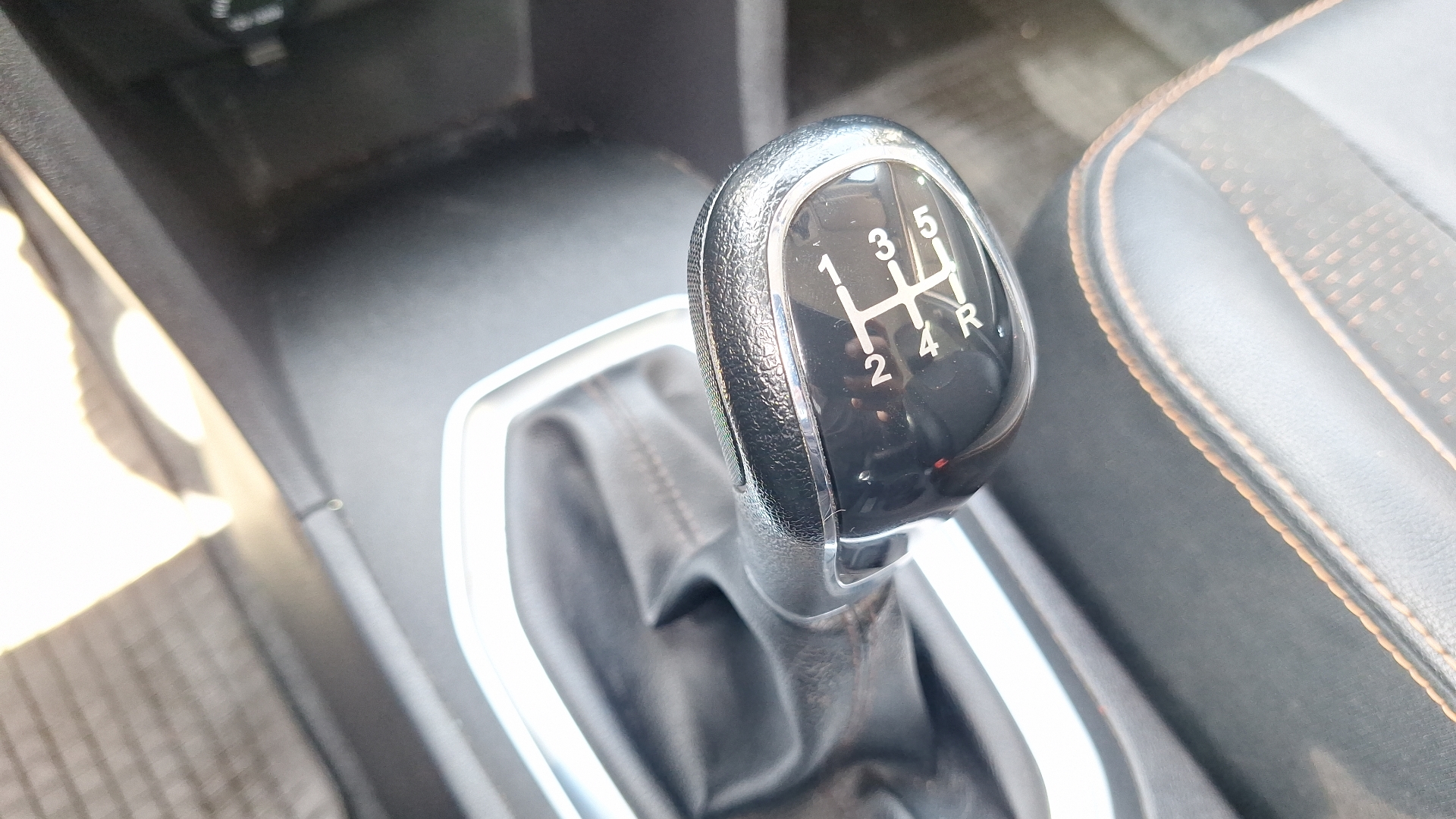 Chery Tiggo 2 — foto 11 de 15