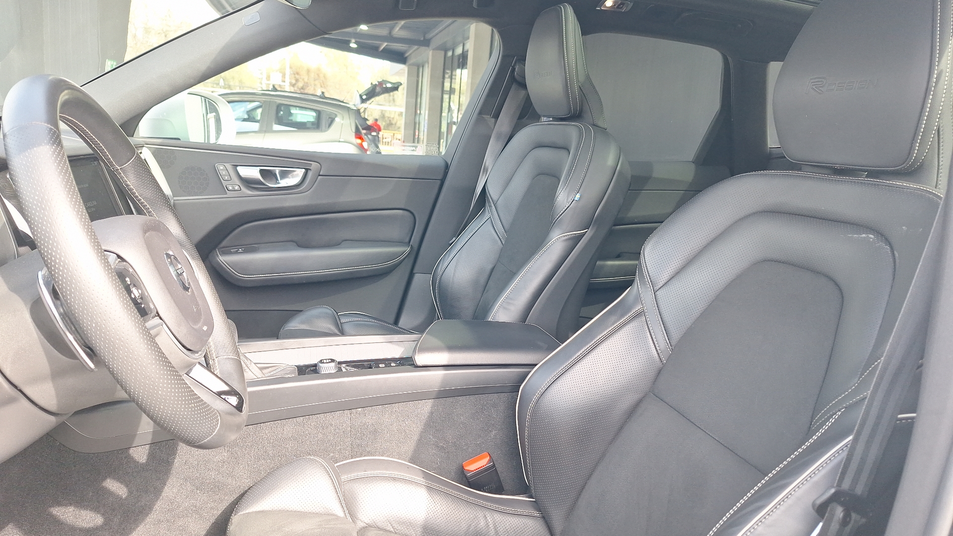 Volvo XC60 — foto 15 de 16