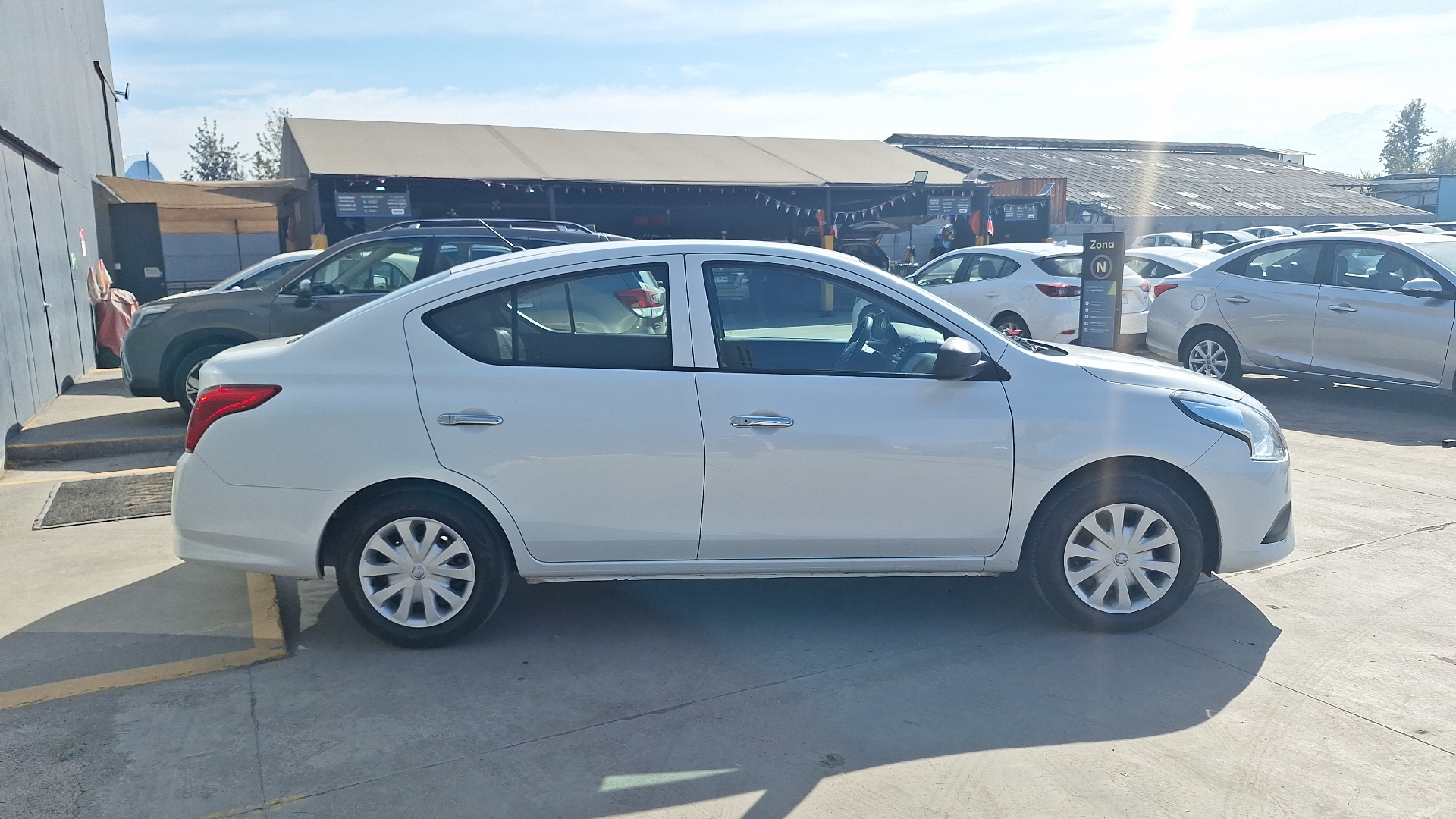 Nissan Versa — foto 5 de 14