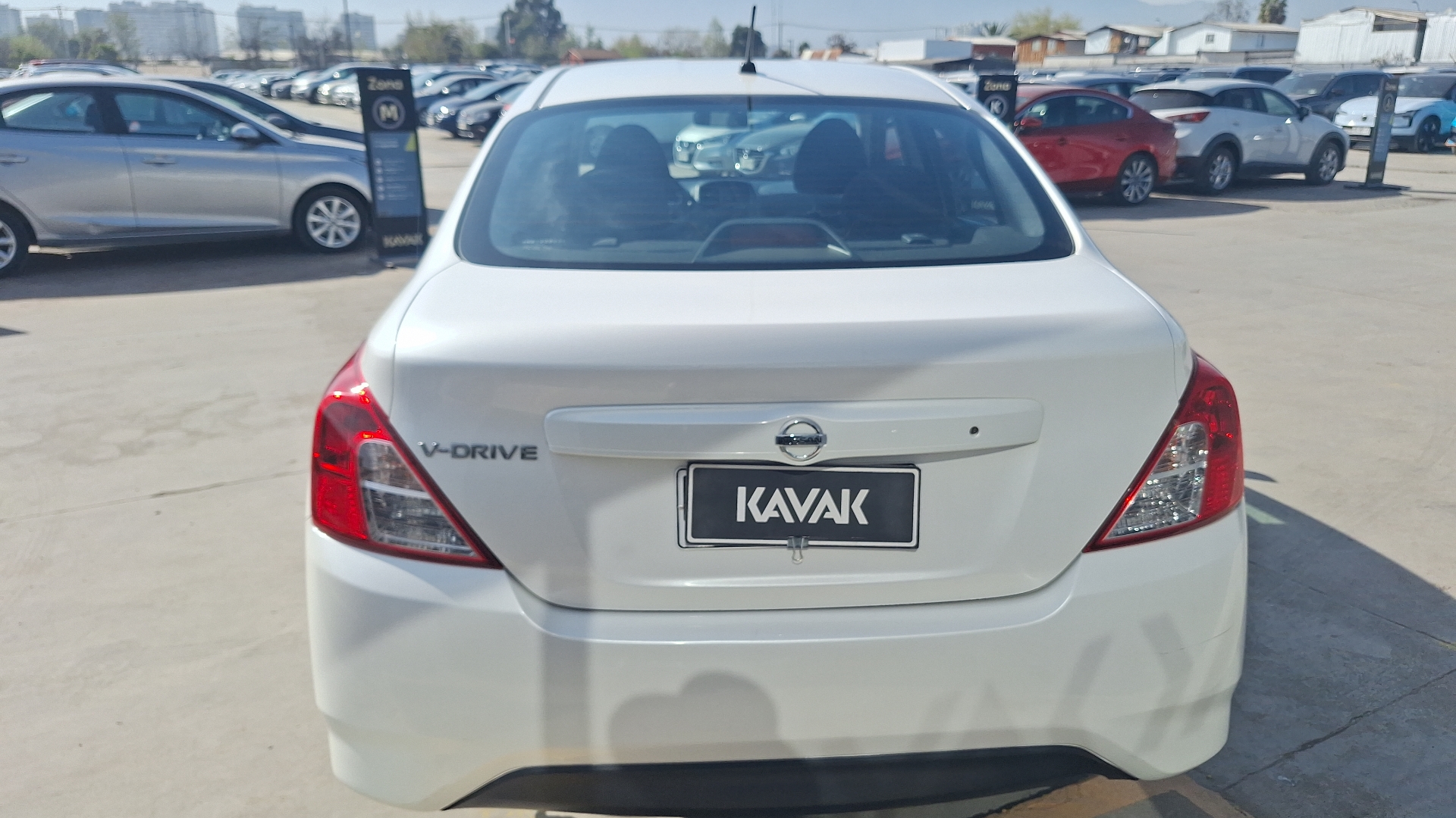 Nissan Versa — foto 3 de 14
