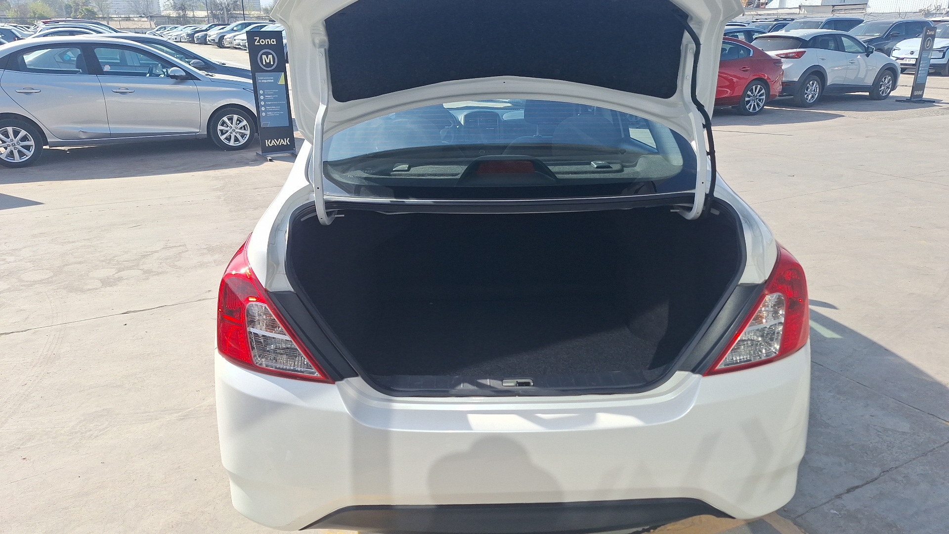 Nissan Versa — foto 4 de 14