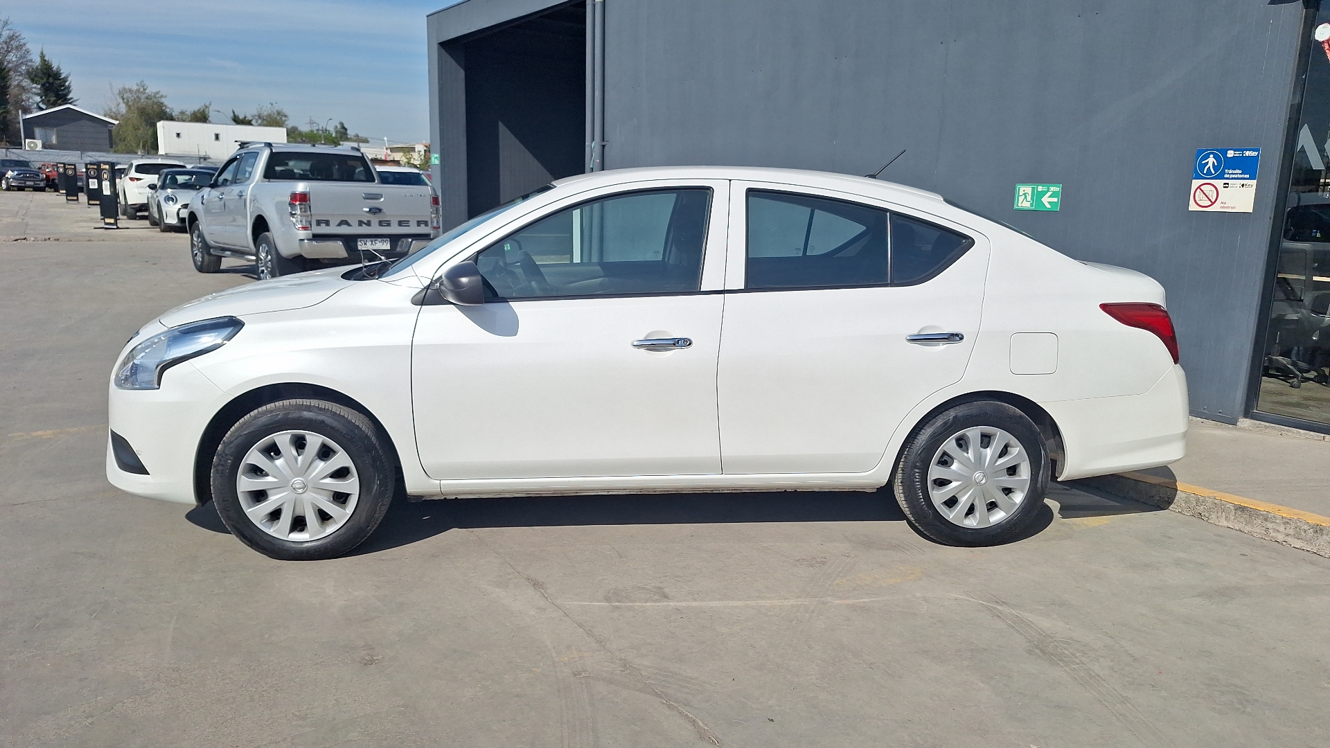 Nissan Versa — foto 2 de 14