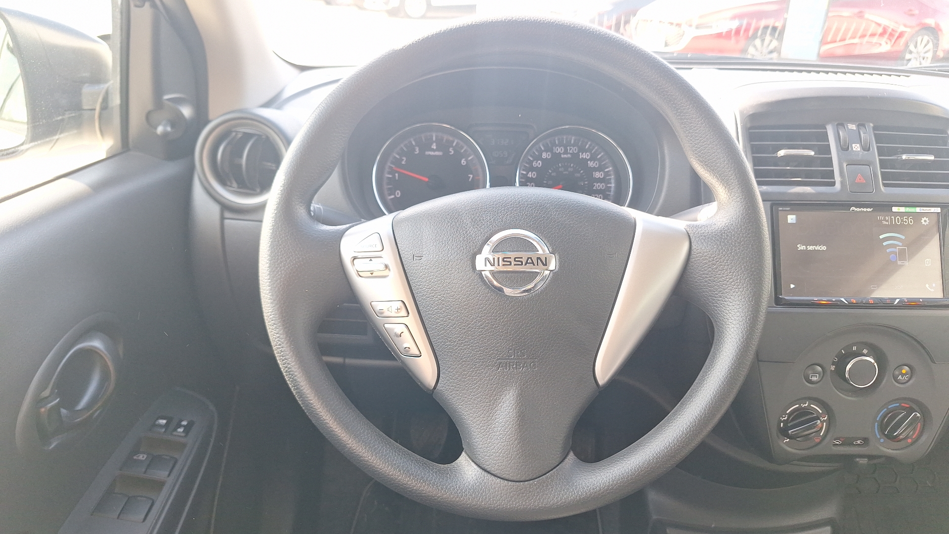 Nissan Versa — foto 8 de 14