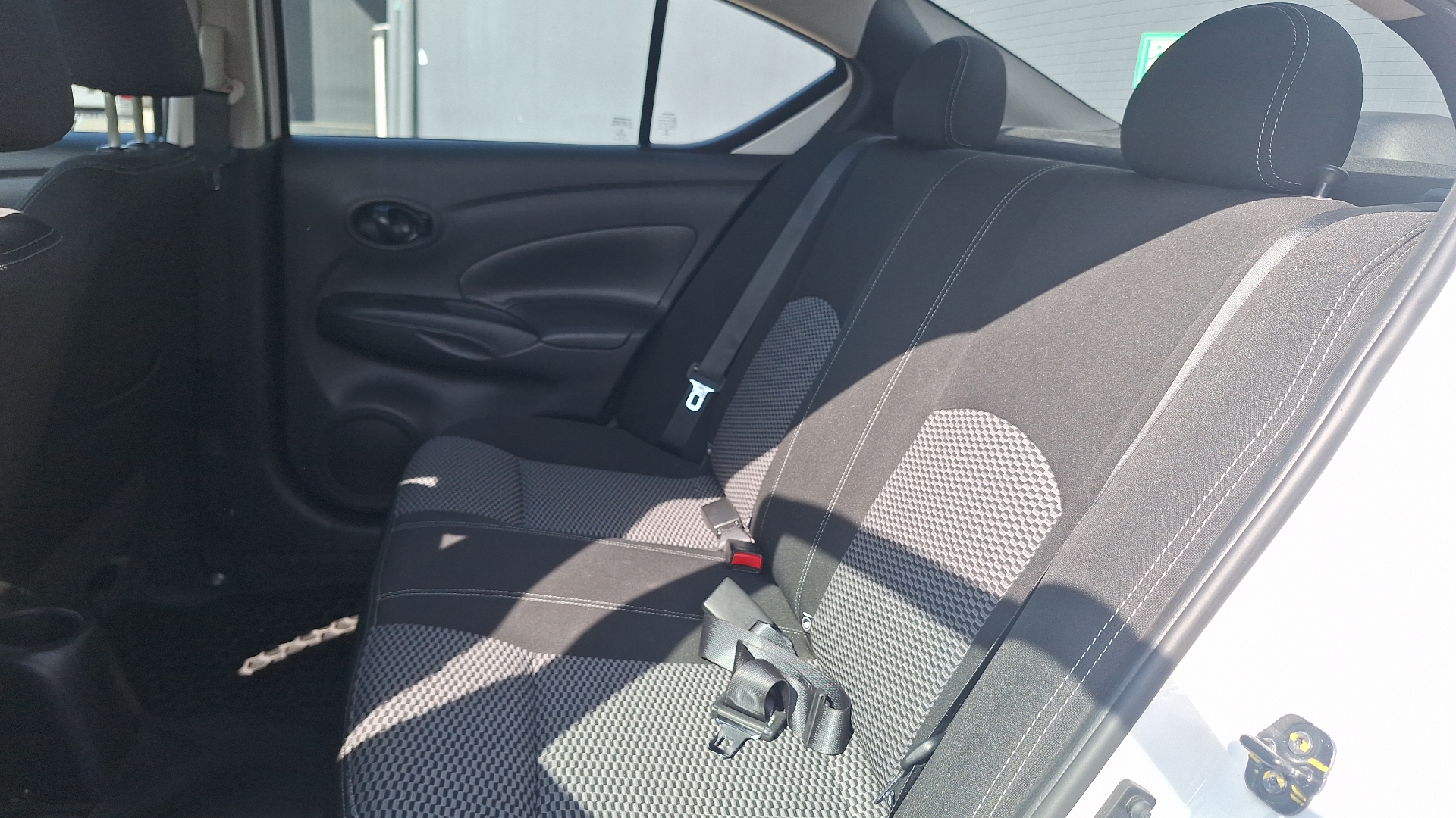 Nissan Versa — foto 12 de 14