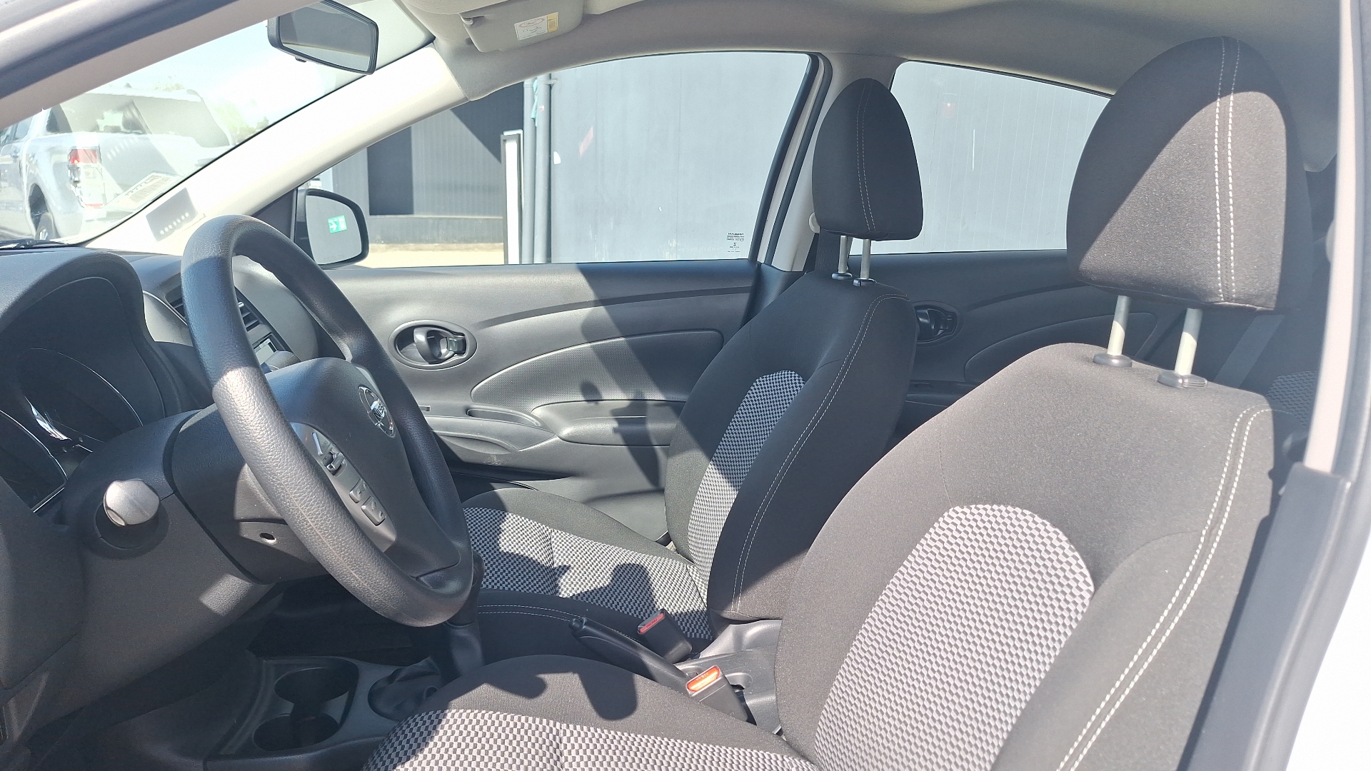 Nissan Versa — foto 13 de 14