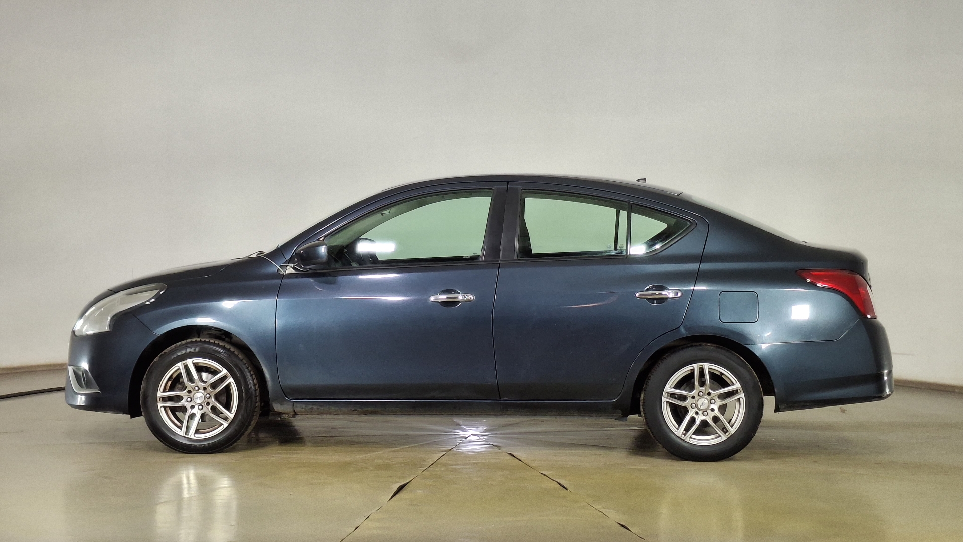 Nissan Versa — foto 7 de 15