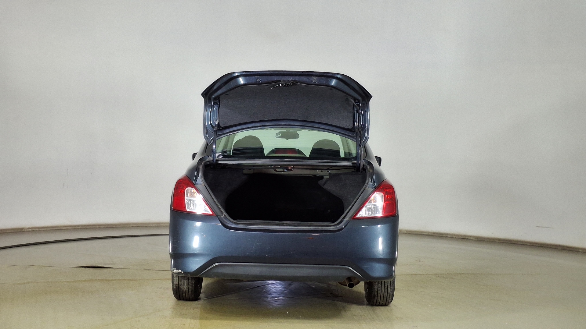 Nissan Versa — foto 6 de 15