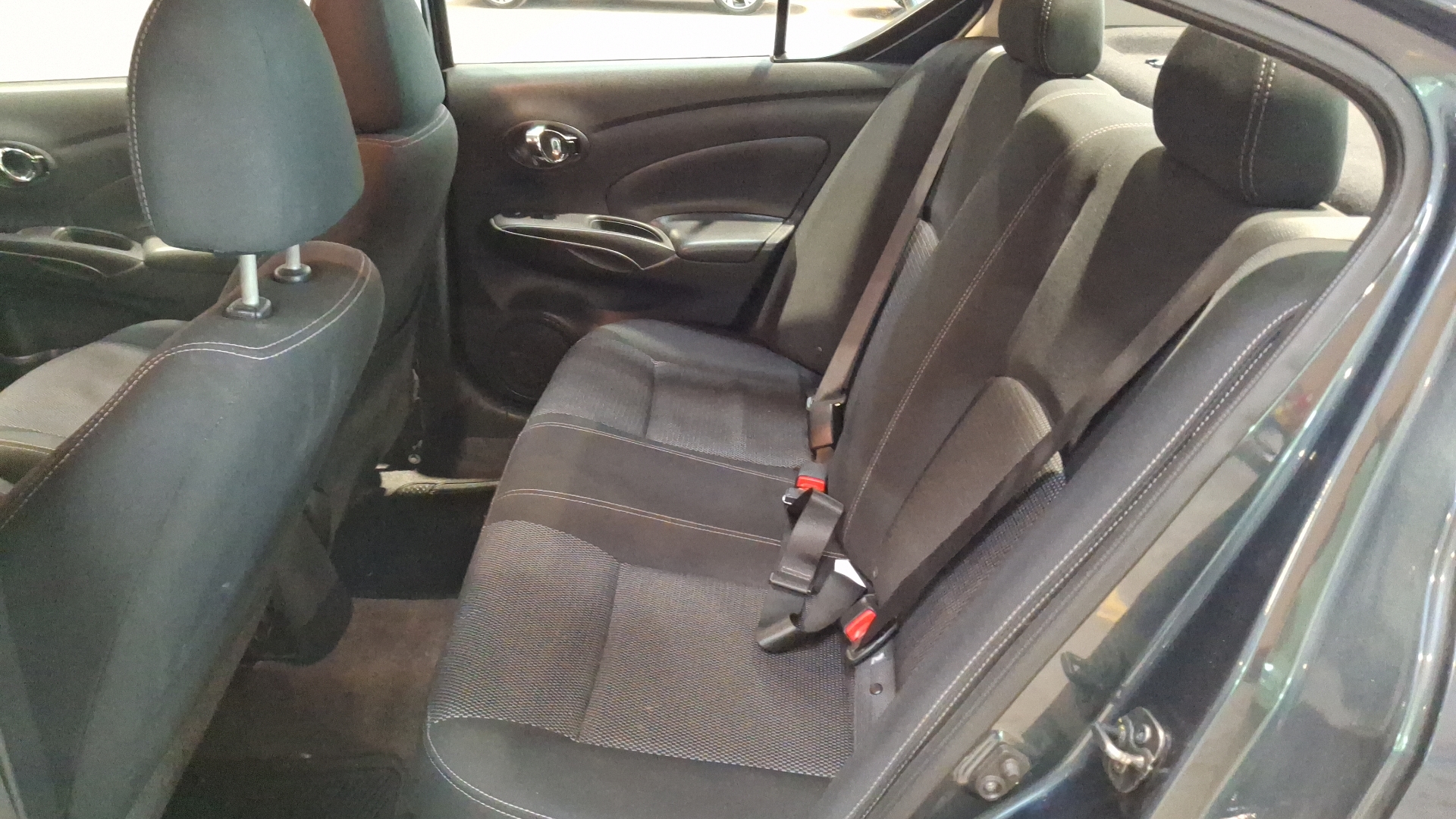 Nissan Versa — foto 13 de 15