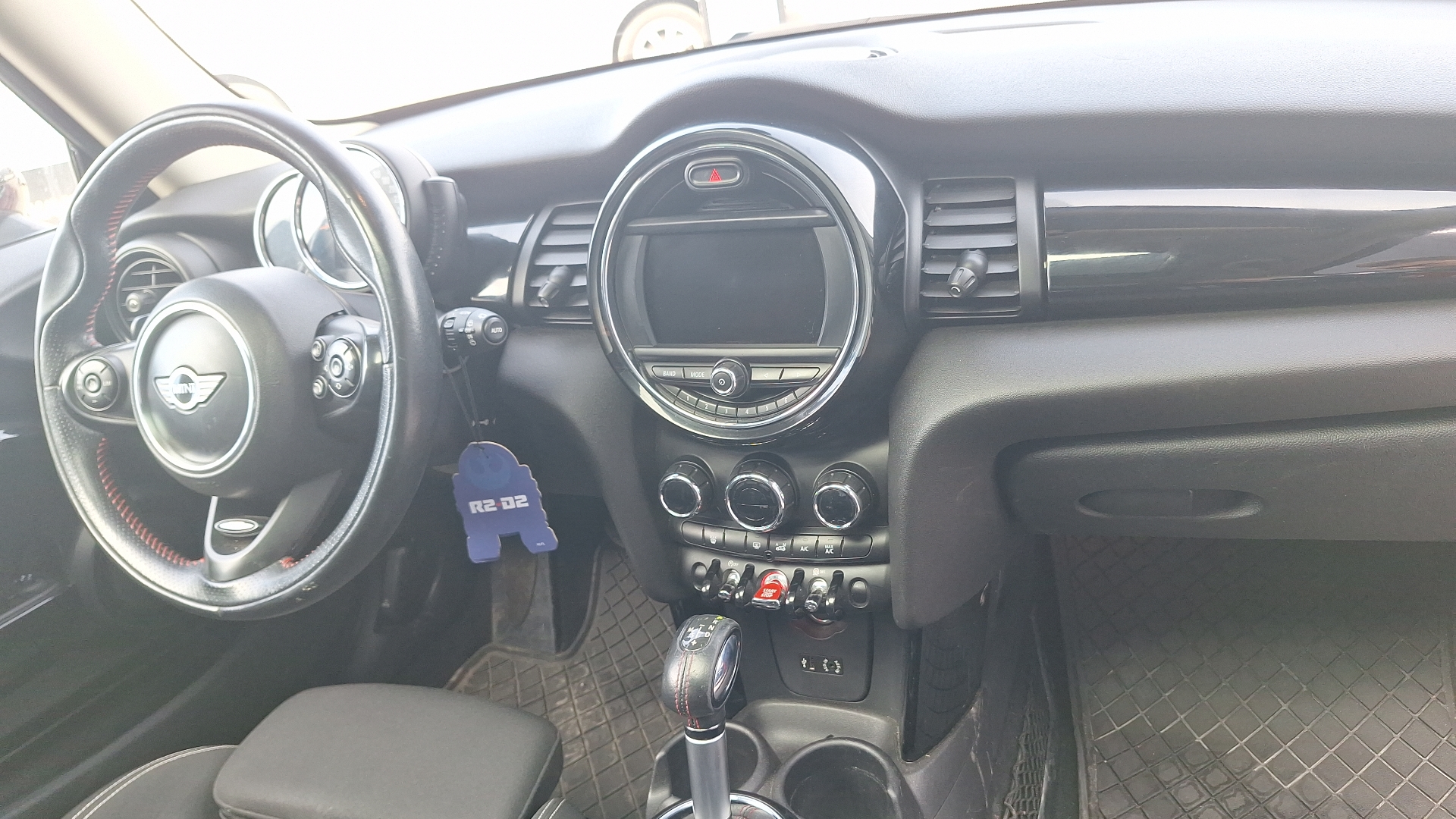 MINI Cooper — foto 6 de 15