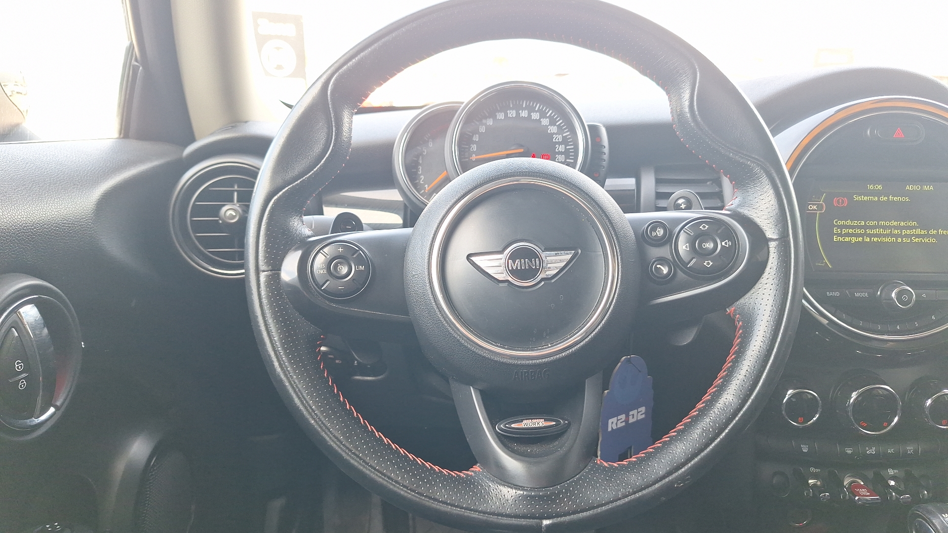 MINI Cooper — foto 8 de 15