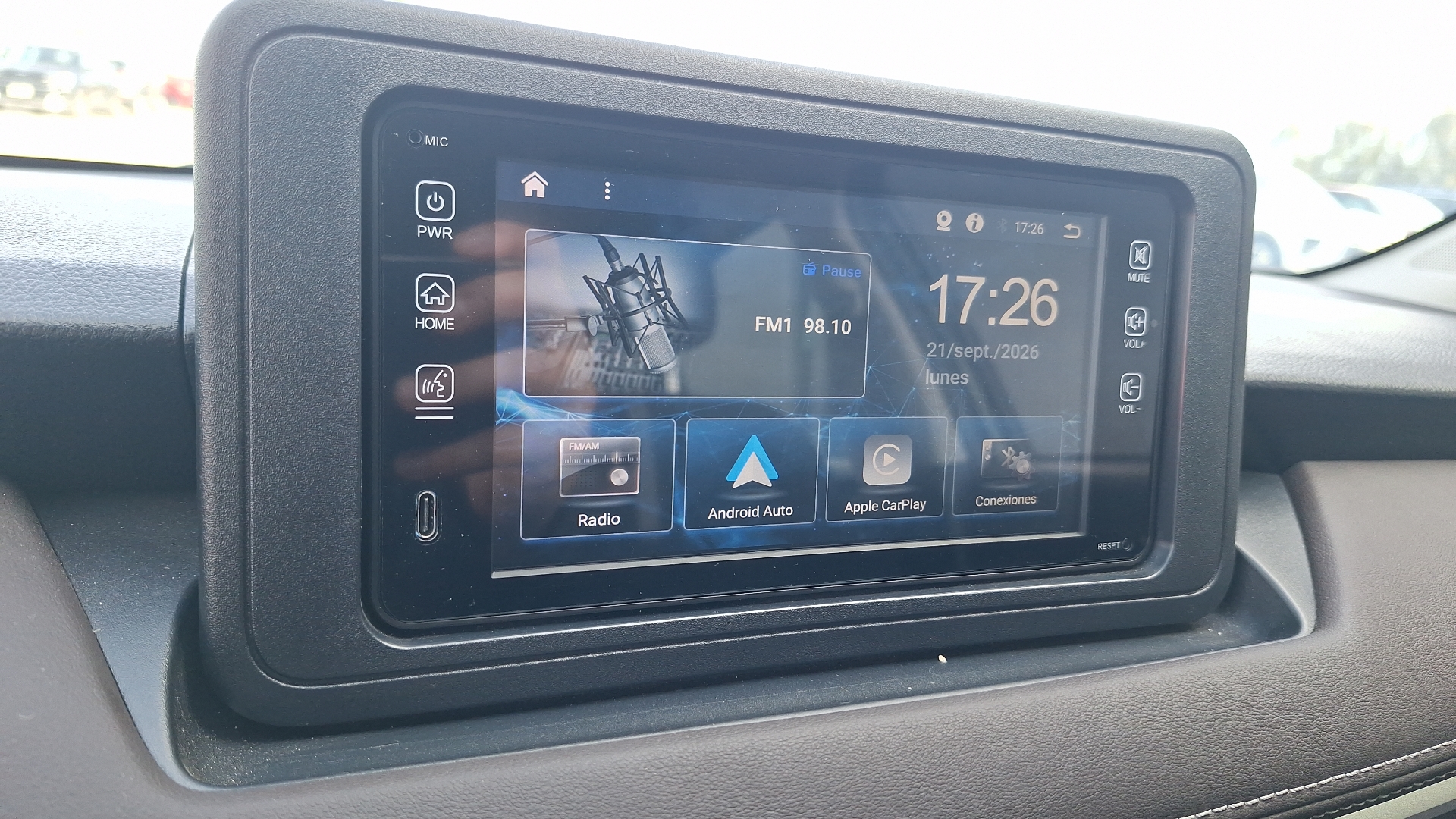 Toyota Yaris — foto 10 de 15