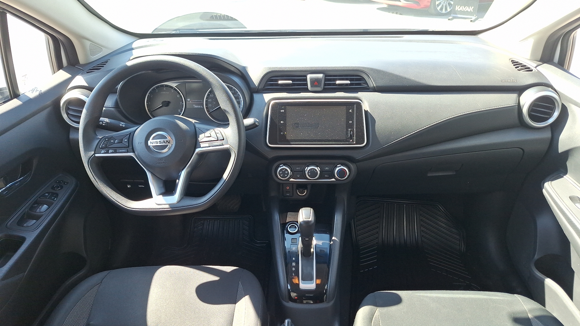 Nissan Versa — foto 6 de 14
