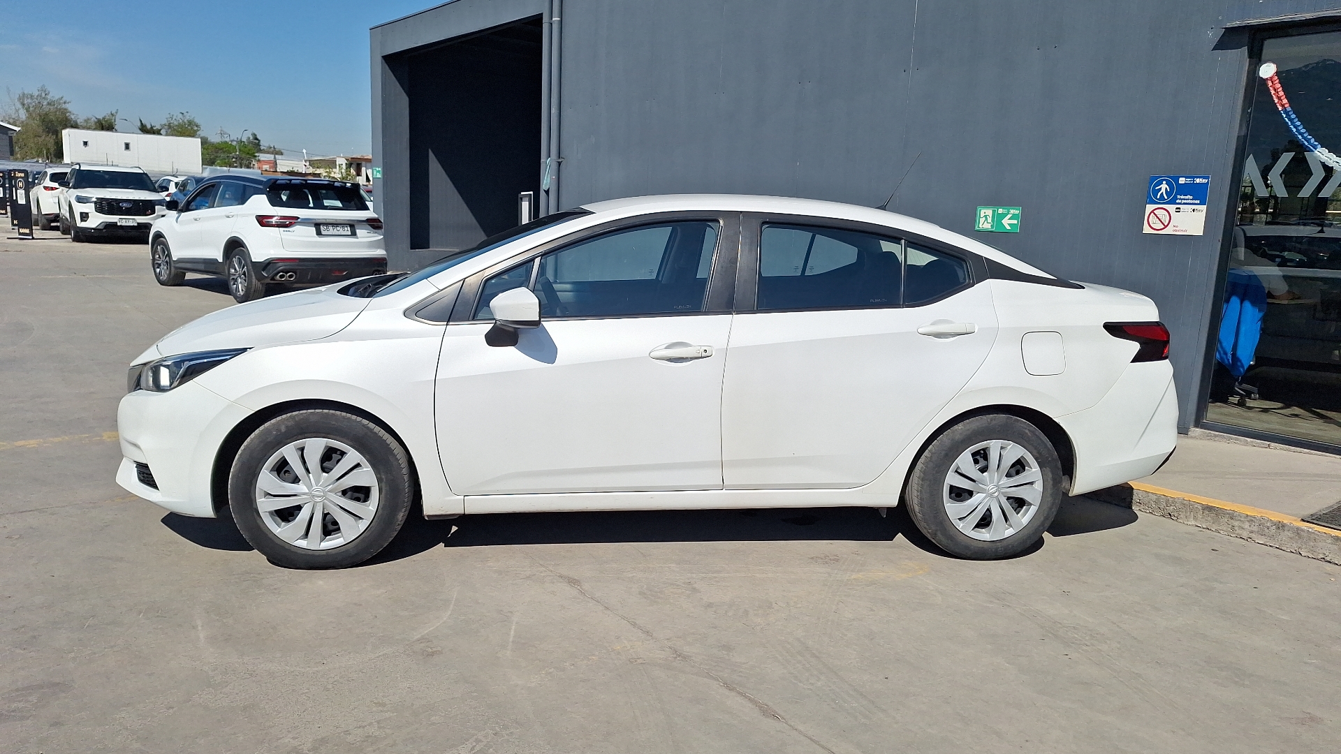 Nissan Versa — foto 2 de 14