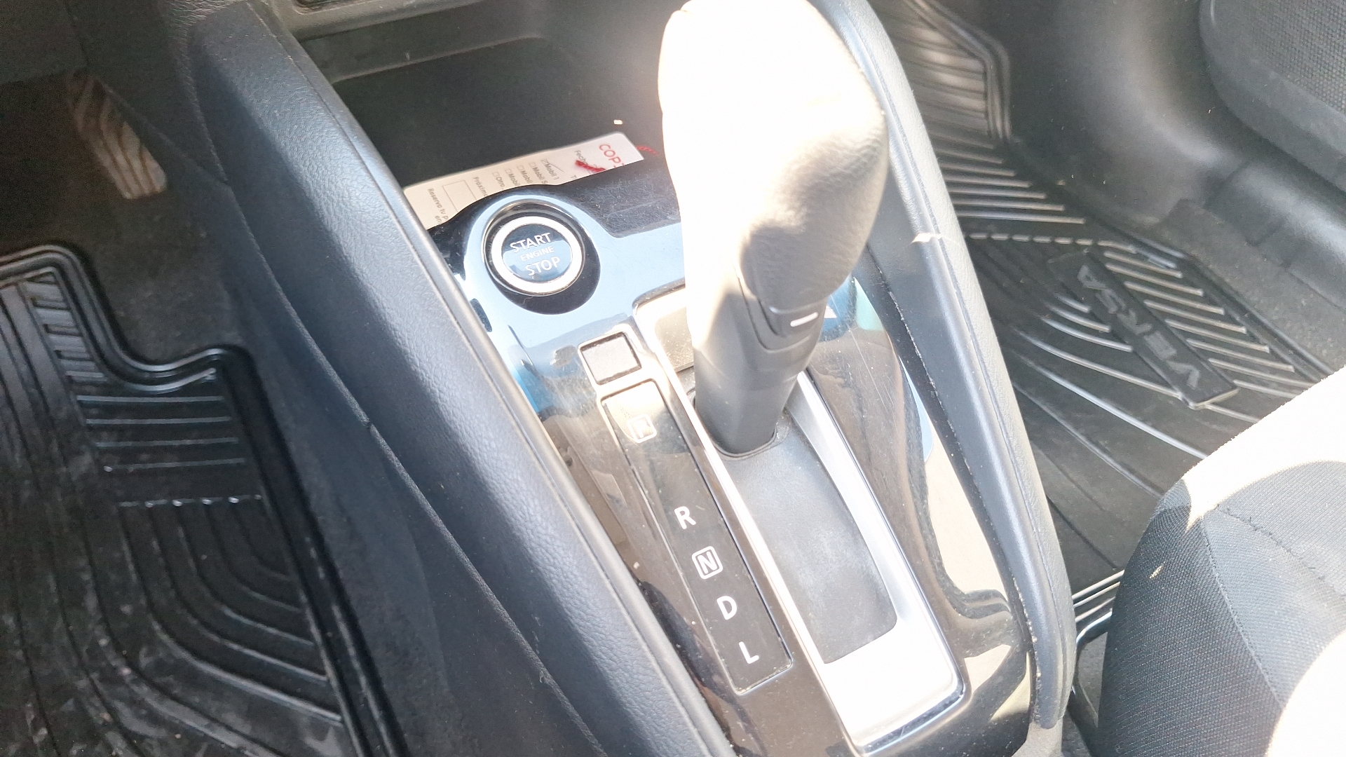 Nissan Versa — foto 11 de 14