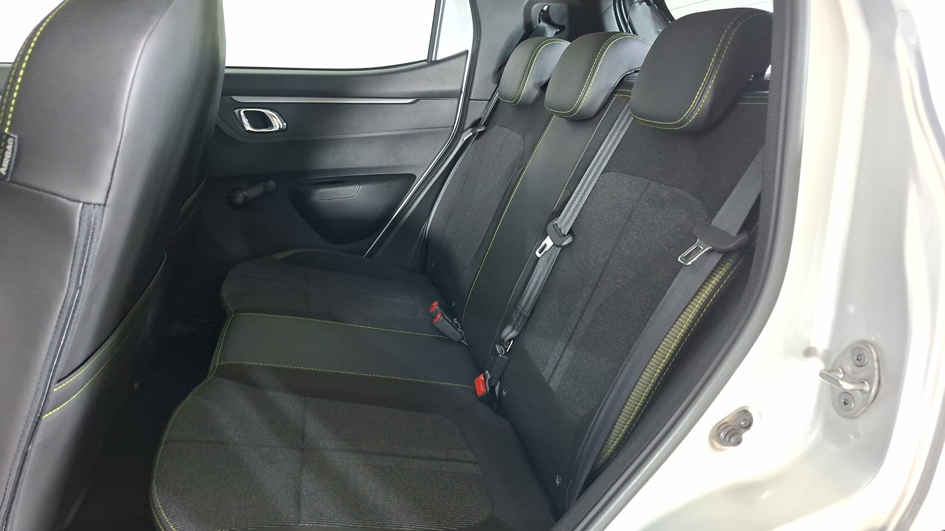 Renault Kwid — foto 14 de 16