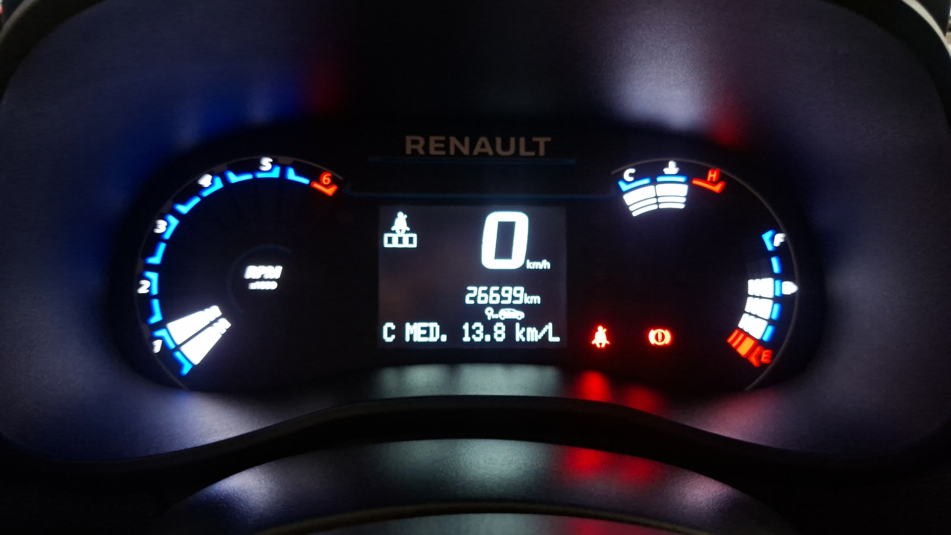 Renault Kwid — foto 9 de 16