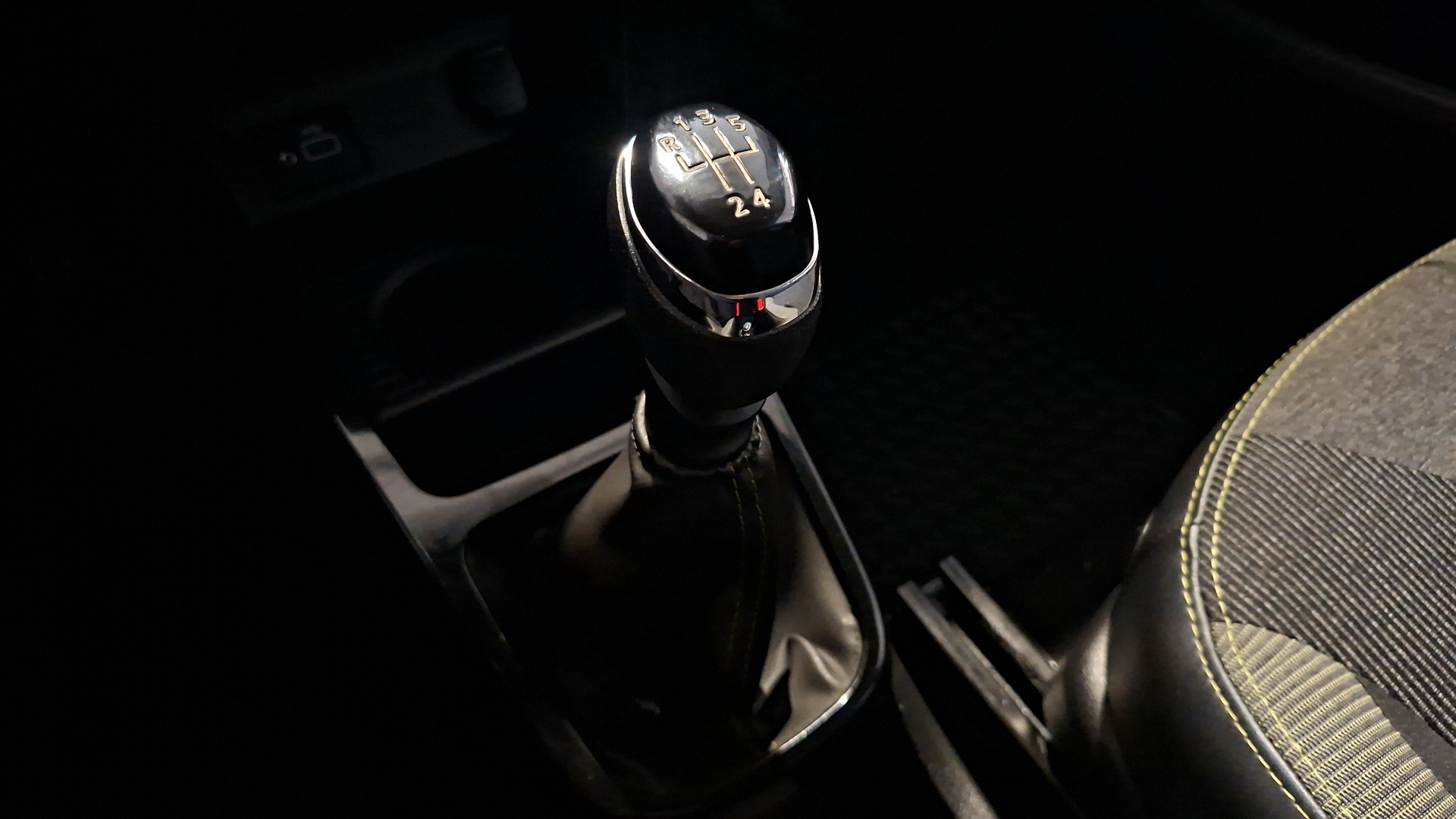 Renault Kwid — foto 11 de 16