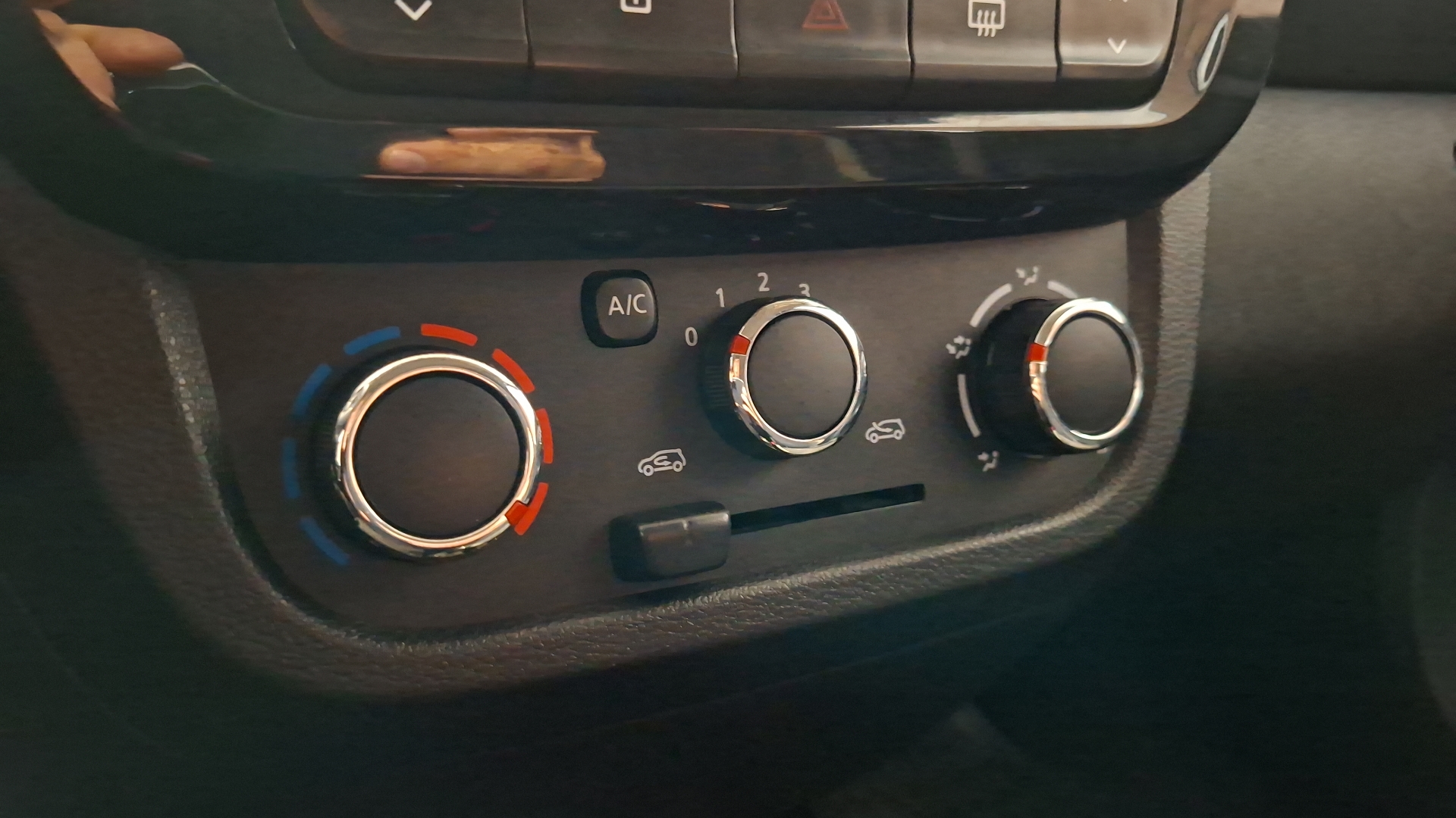 Renault Kwid — foto 15 de 16
