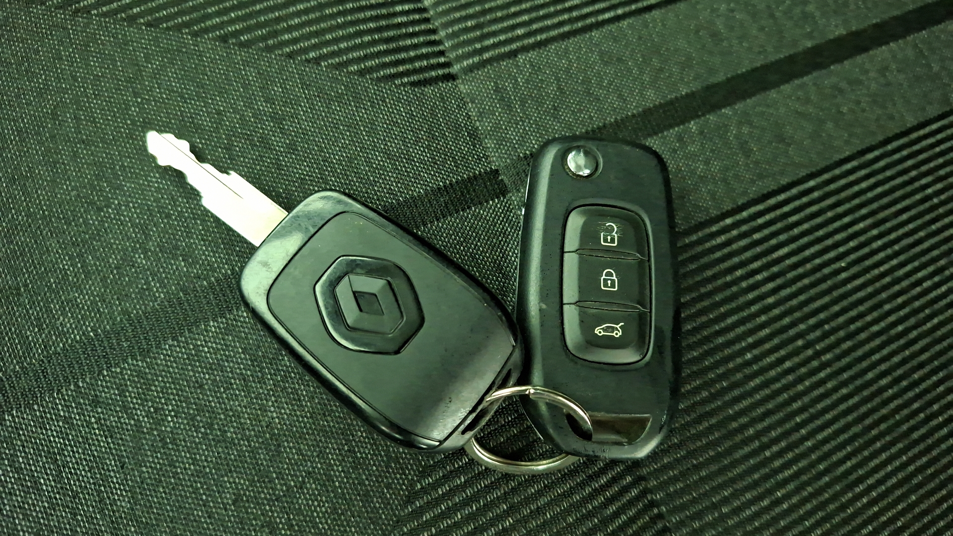 Renault Kwid — foto 16 de 16