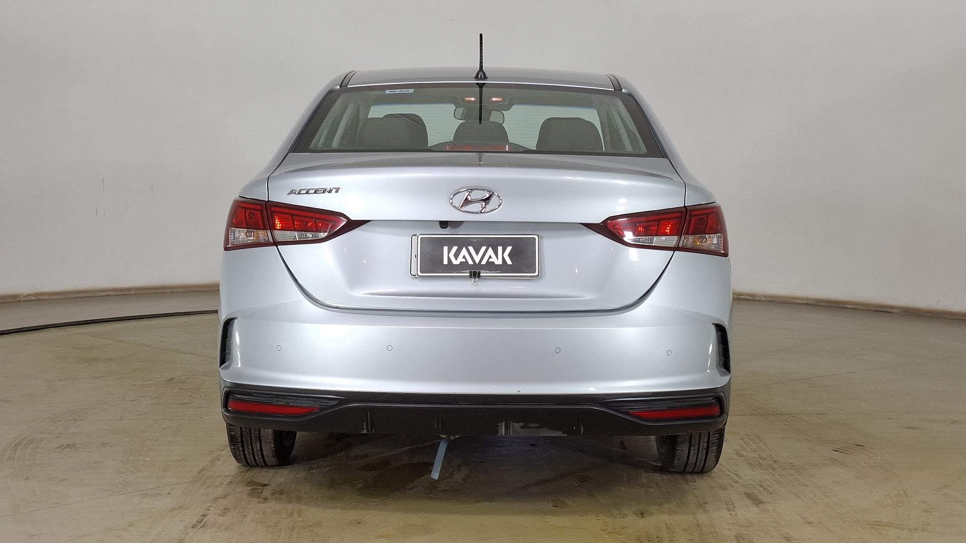 Hyundai Accent — foto 5 de 16