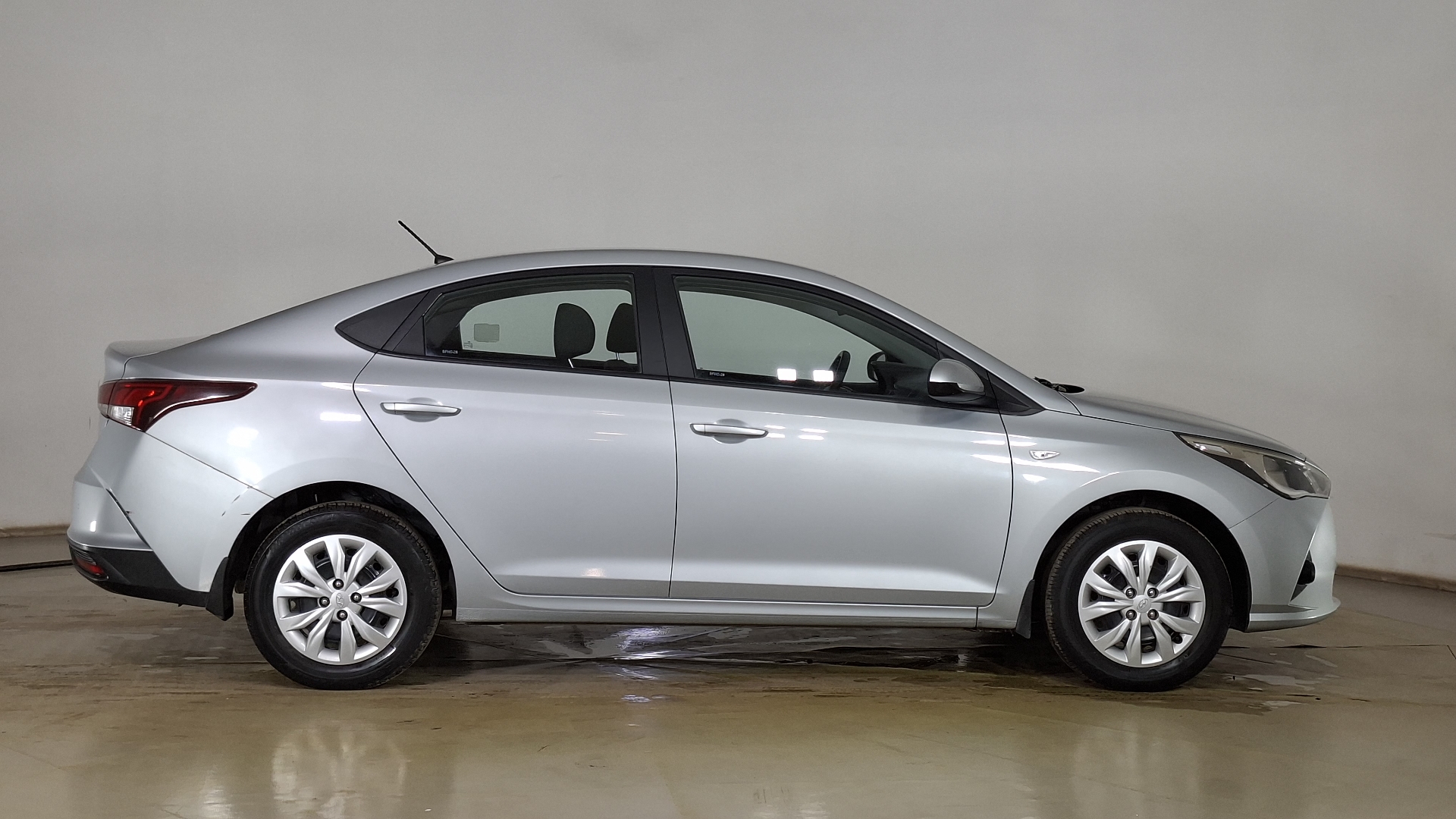 Hyundai Accent — foto 4 de 16