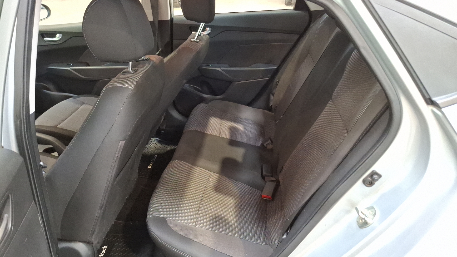 Hyundai Accent — foto 14 de 16