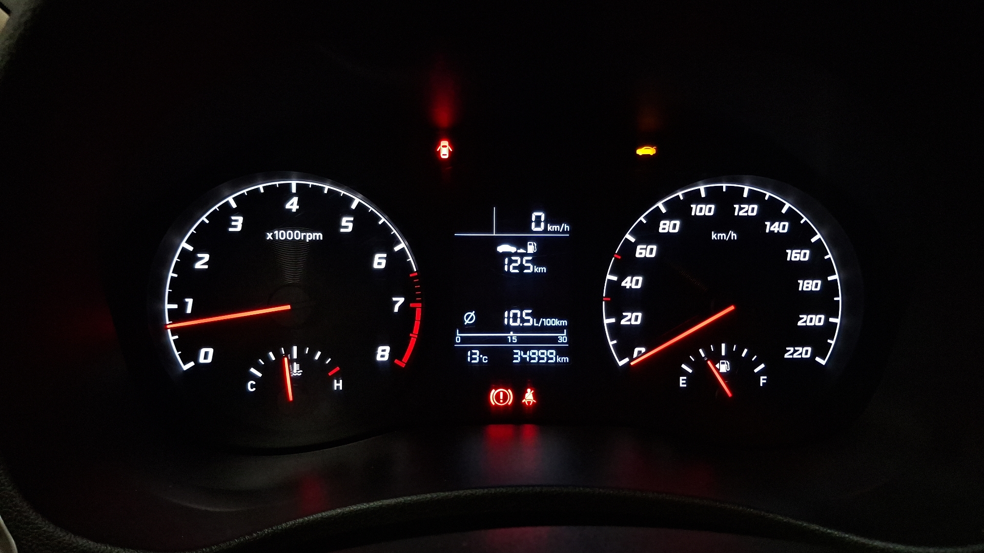 Hyundai Accent — foto 9 de 16
