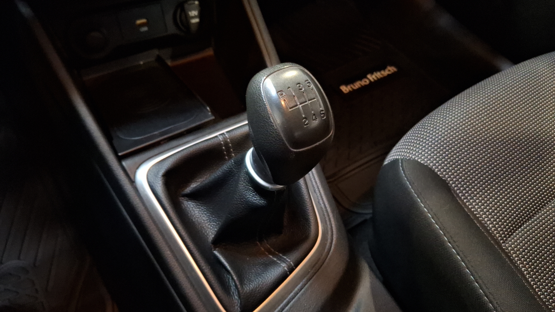 Hyundai Accent — foto 11 de 16
