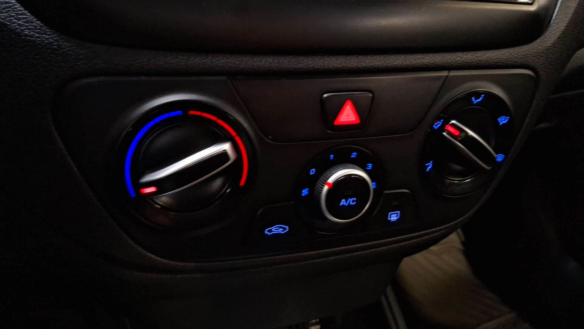 Hyundai Accent — foto 15 de 16