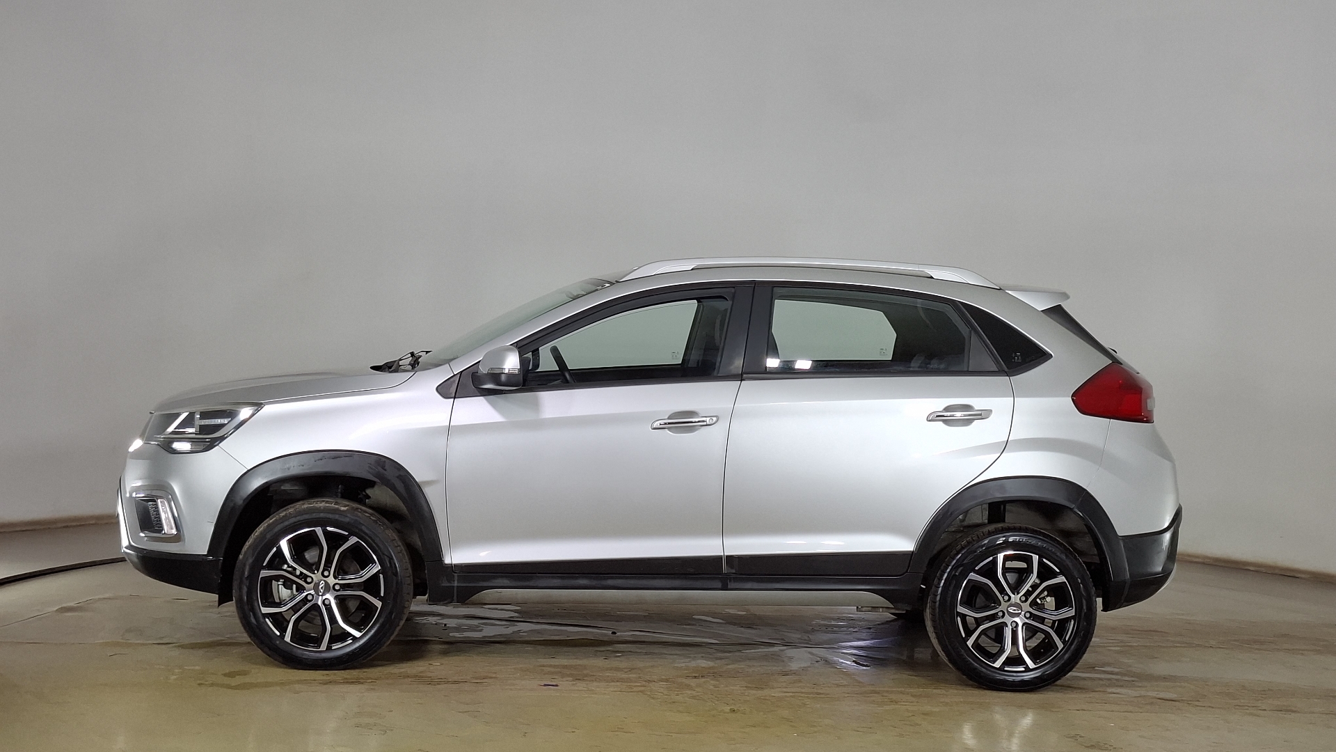 Chery Tiggo 2 — foto 7 de 16