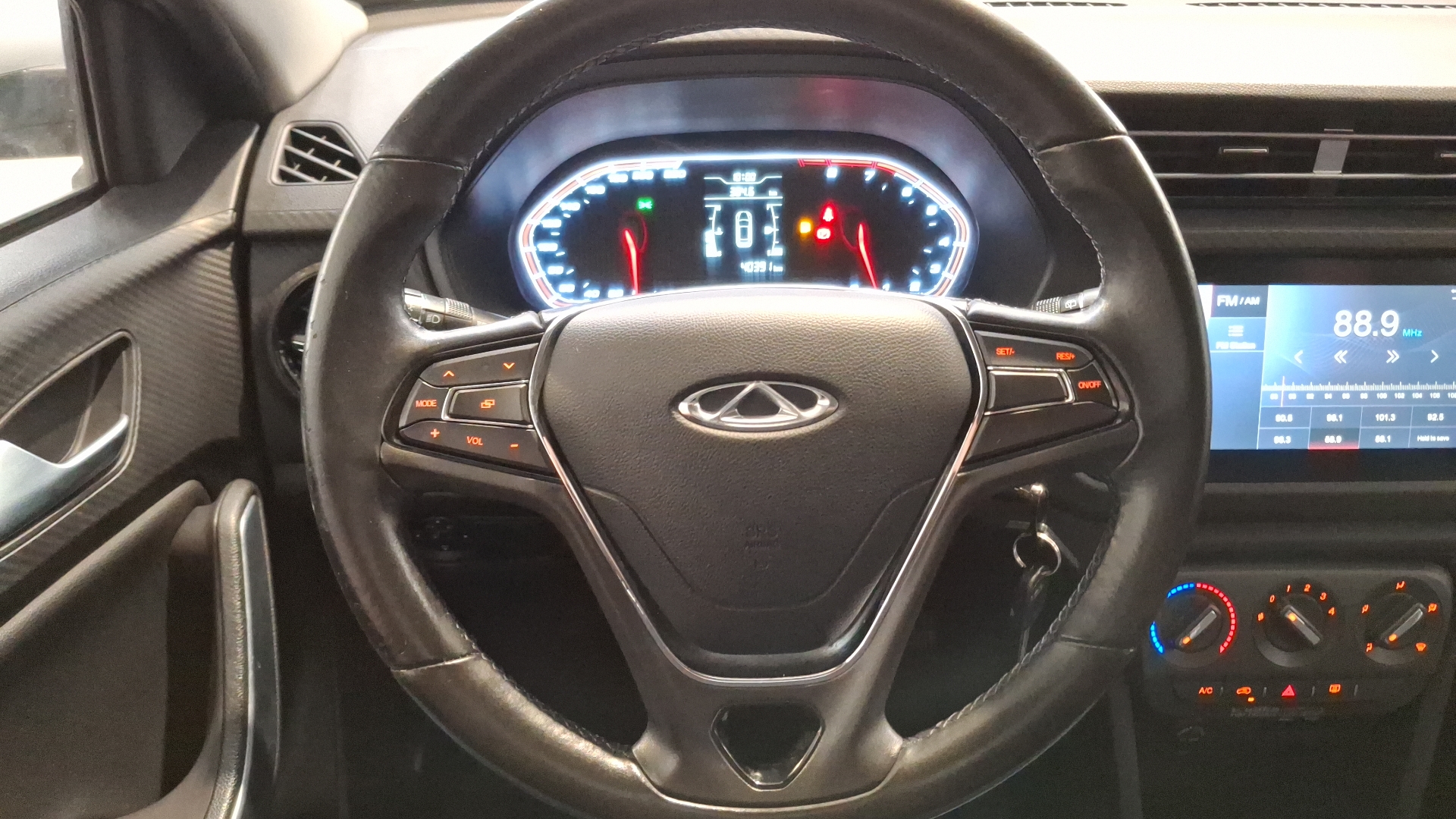 Chery Tiggo 2 — foto 8 de 16