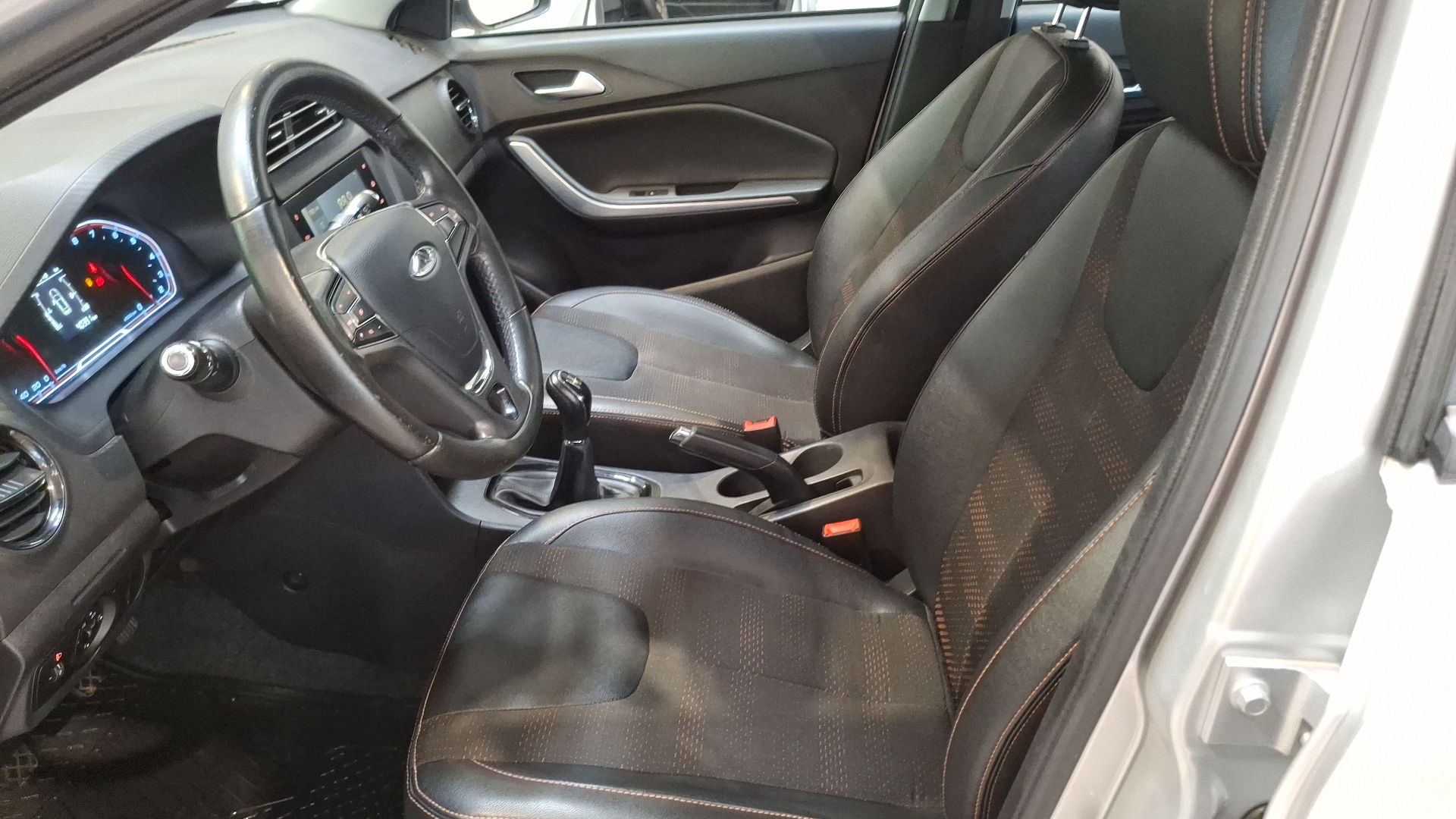 Chery Tiggo 2 — foto 13 de 16