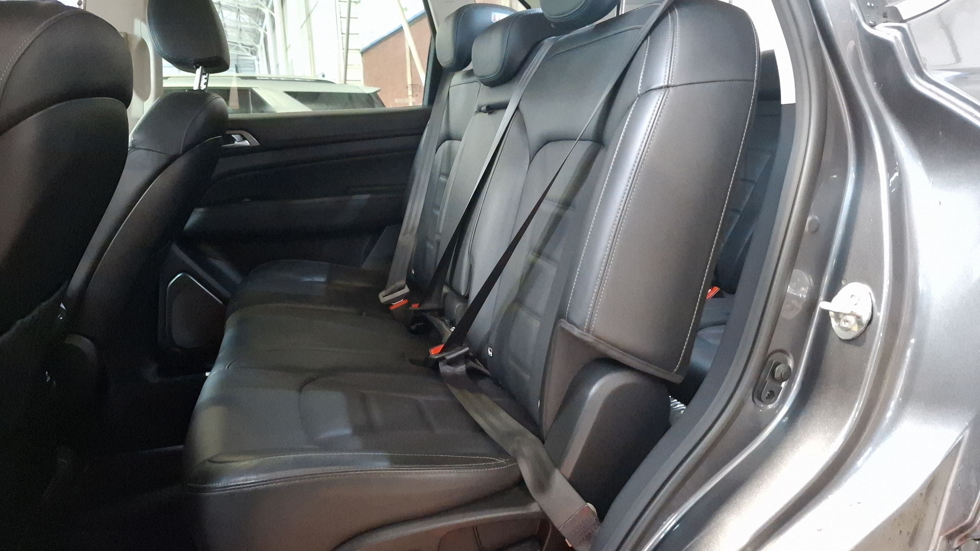 SsangYong Rexton — foto 14 de 17