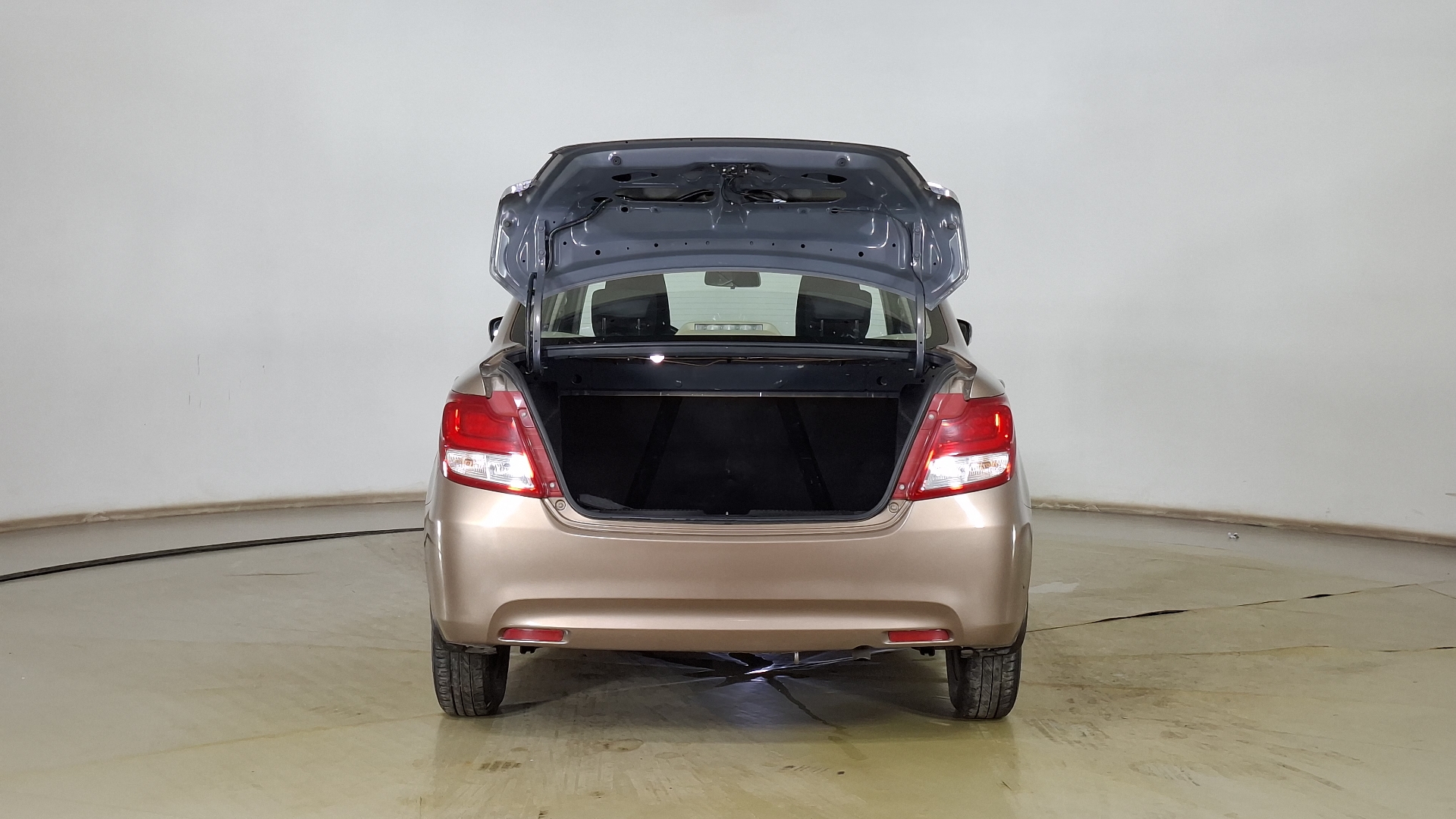 Suzuki Dzire — foto 6 de 15