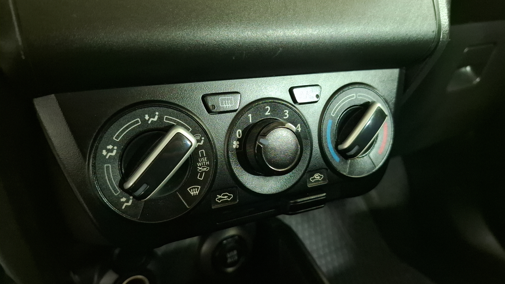 Suzuki Dzire — foto 14 de 15