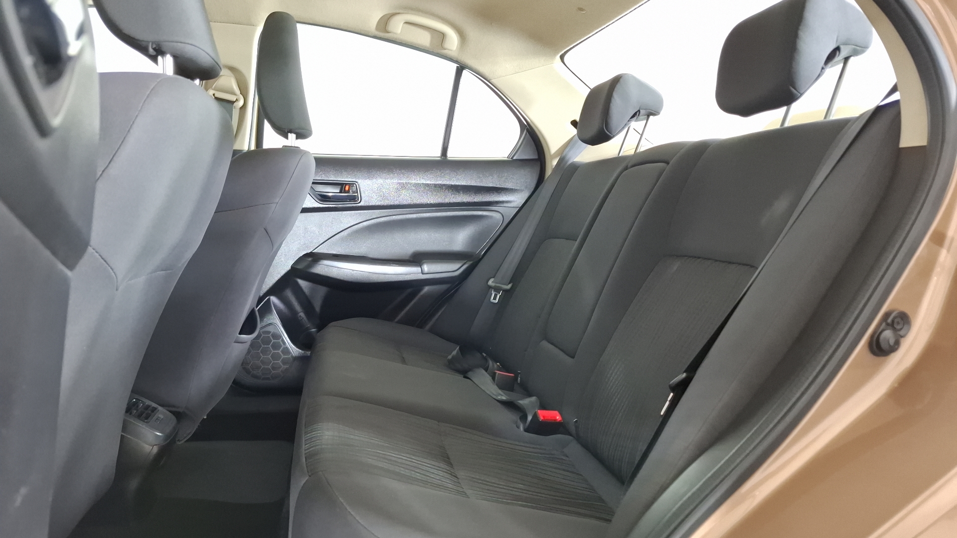 Suzuki Dzire — foto 13 de 15