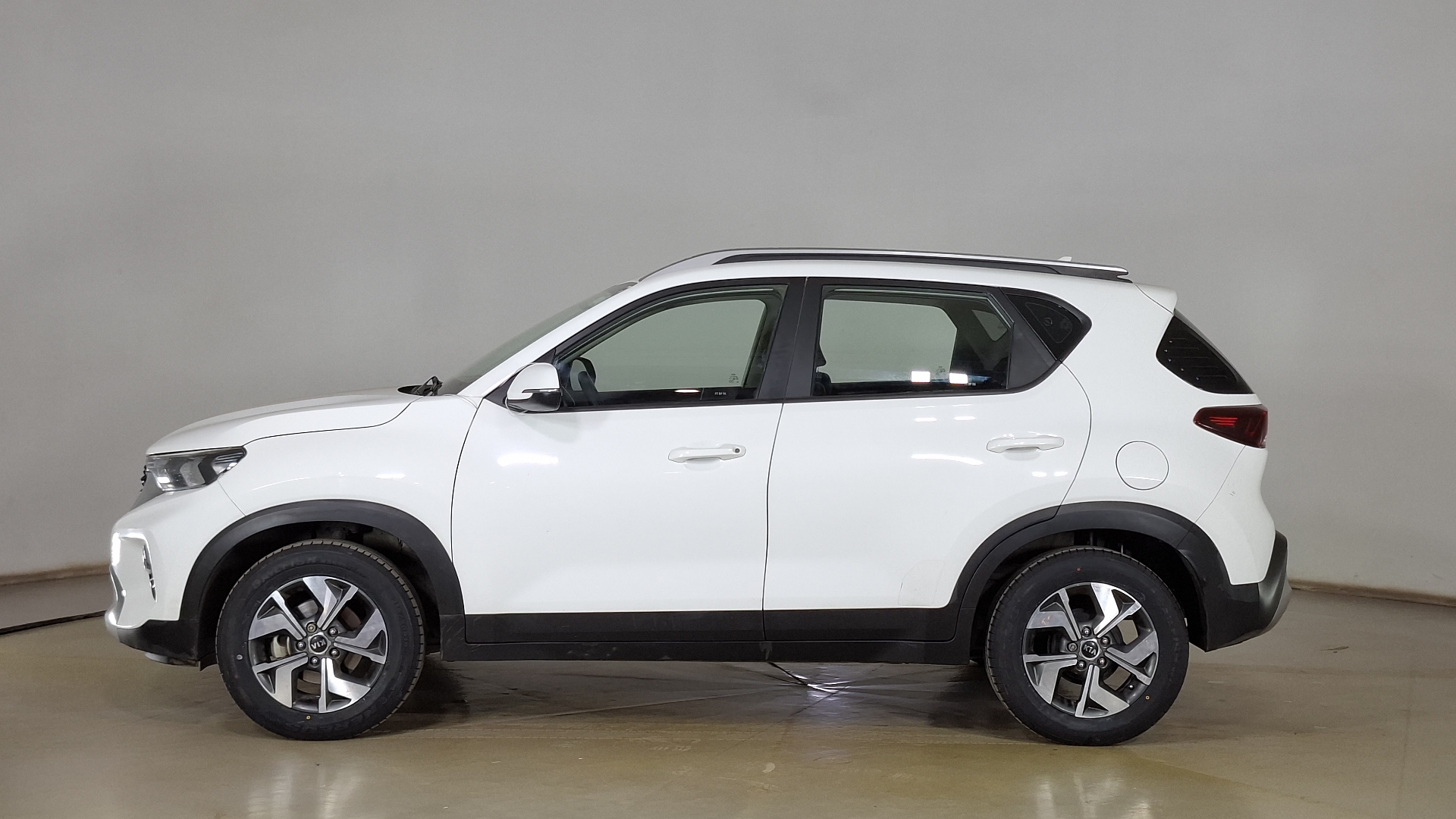 KIA Sonet — foto 7 de 16