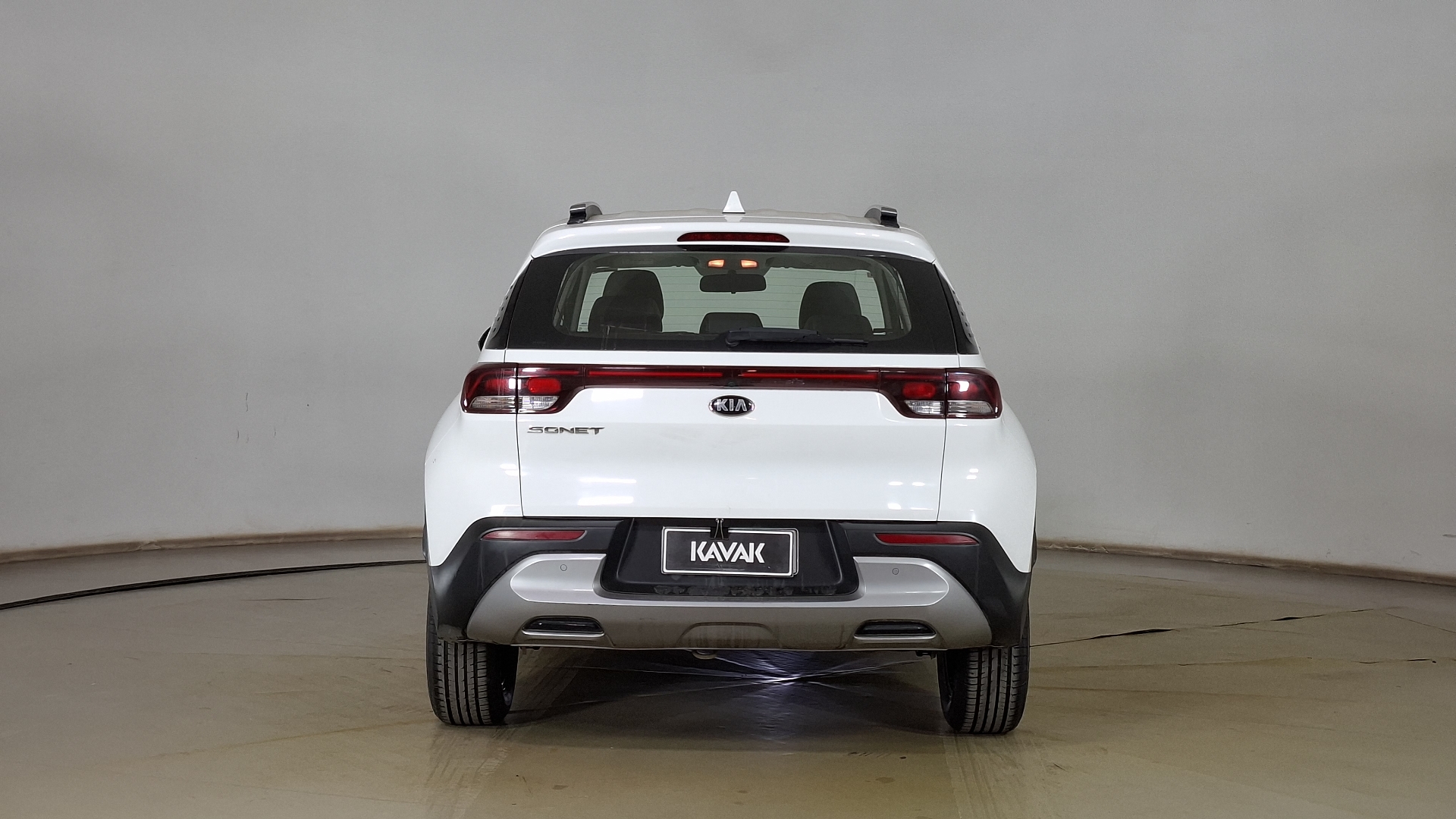 KIA Sonet — foto 5 de 16