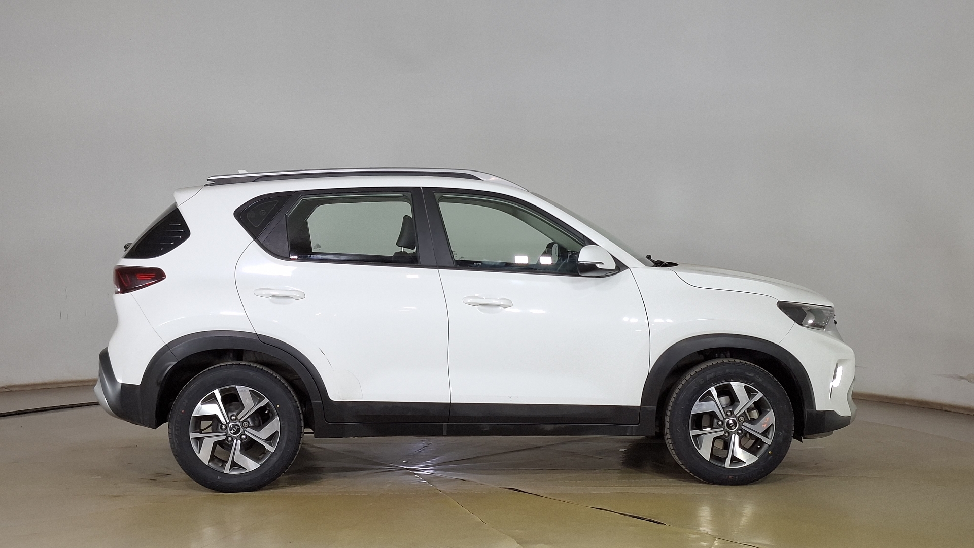 KIA Sonet — foto 4 de 16
