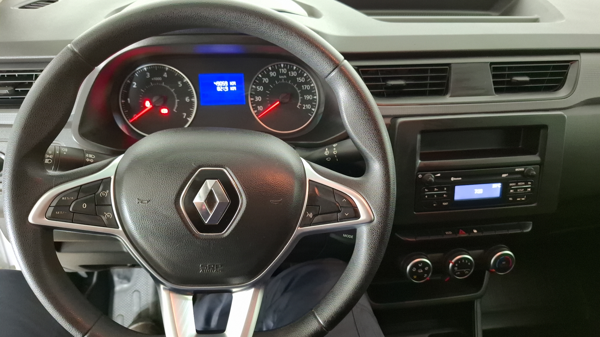 Renault Express — foto 8 de 14