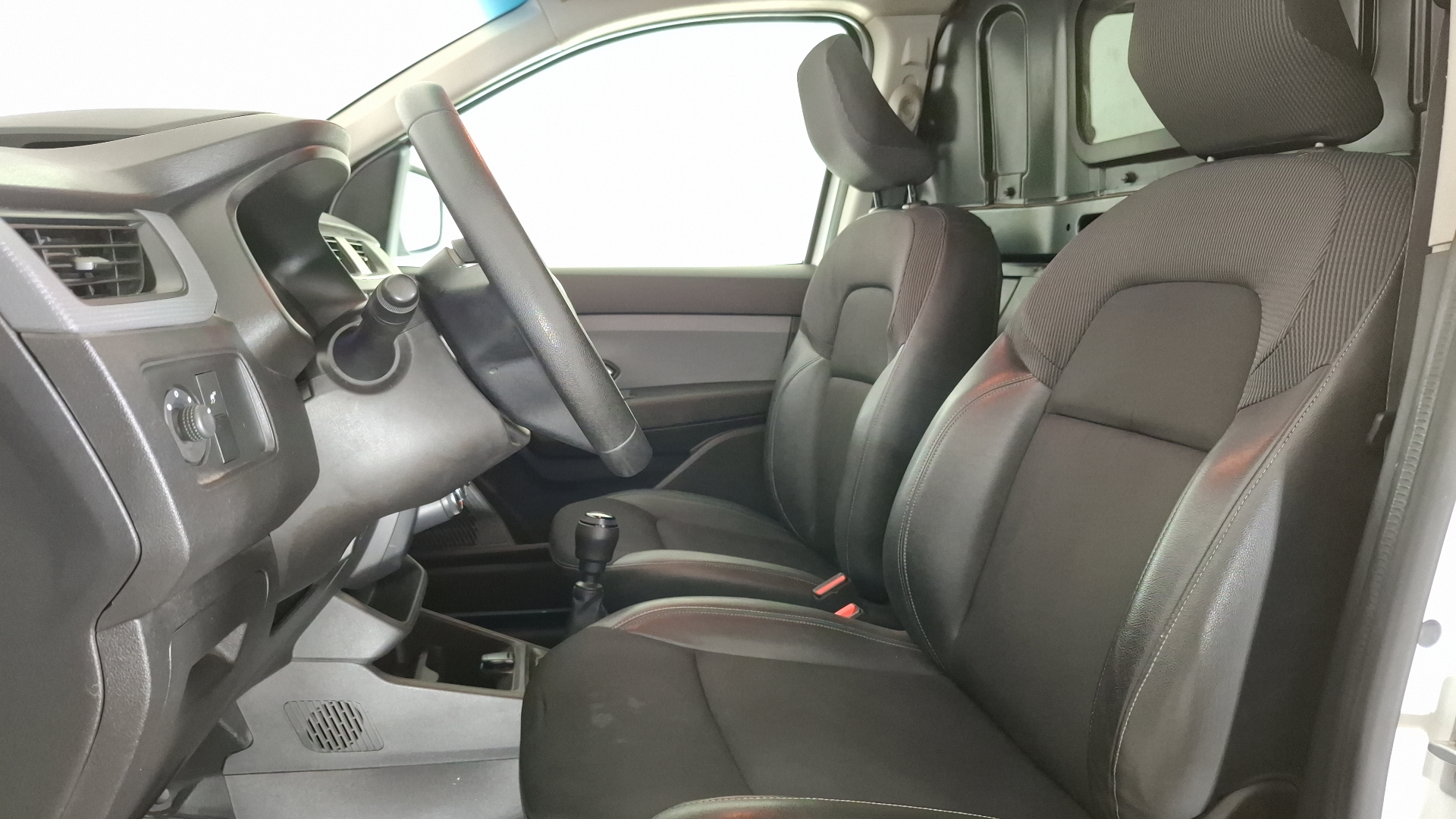 Renault Express — foto 12 de 14