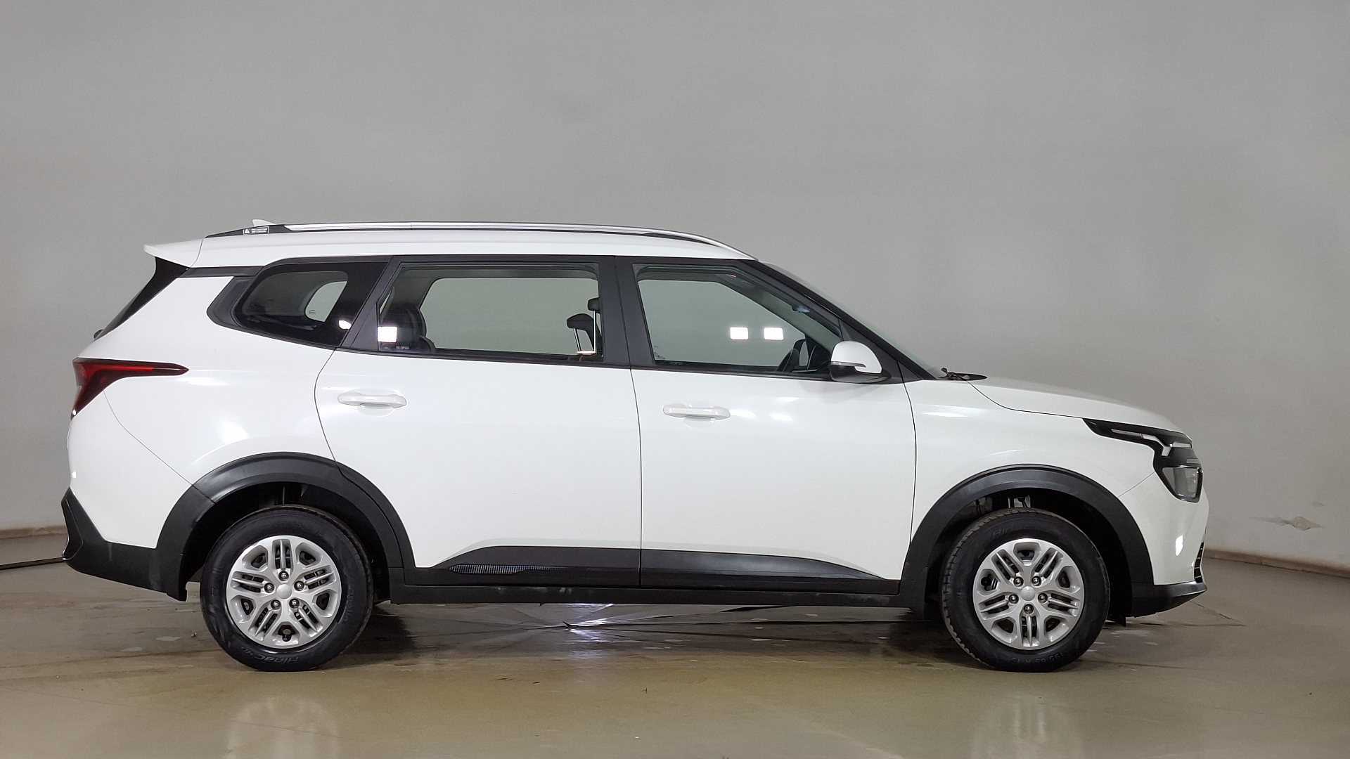 KIA Carens — foto 4 de 17