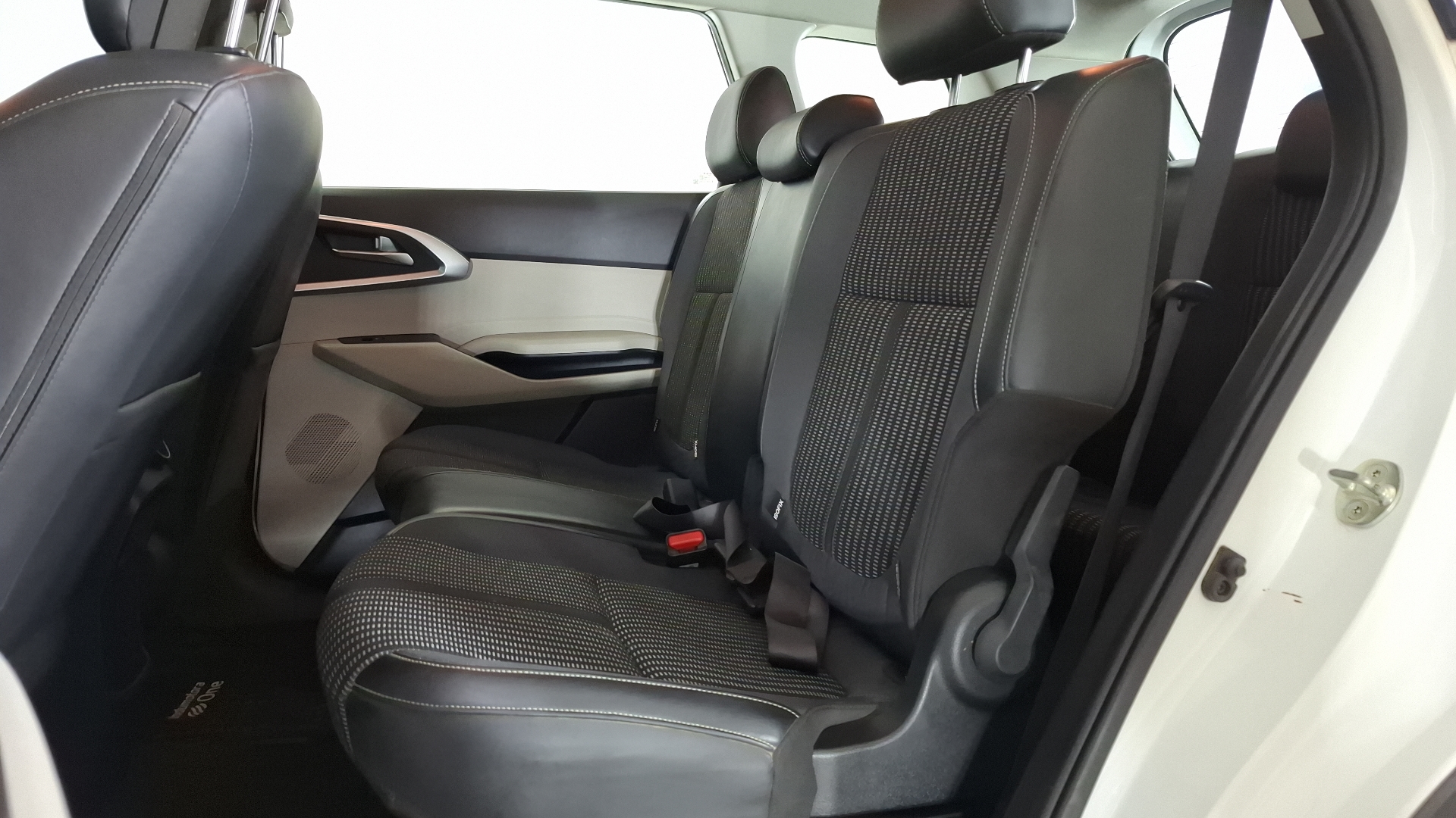 KIA Carens — foto 14 de 17