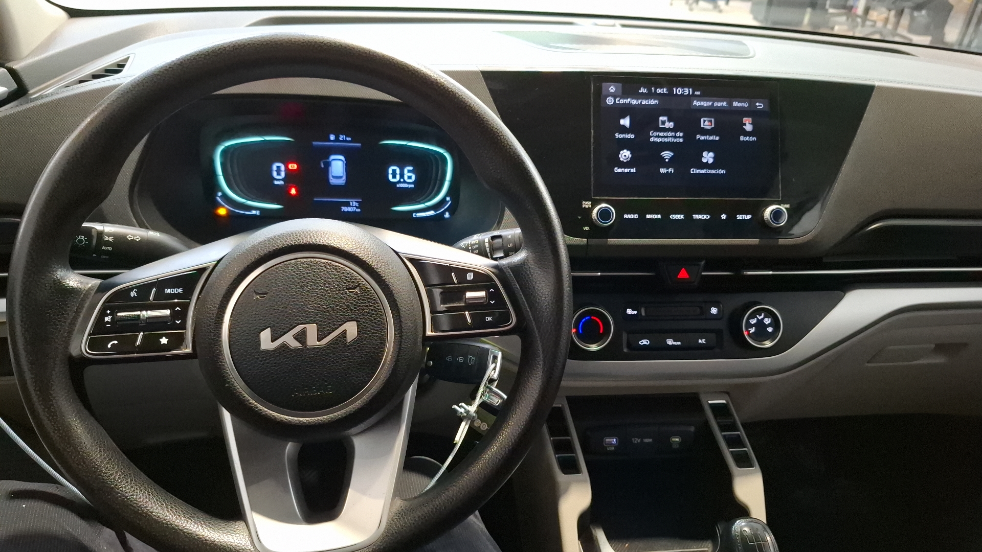 KIA Carens — foto 8 de 17